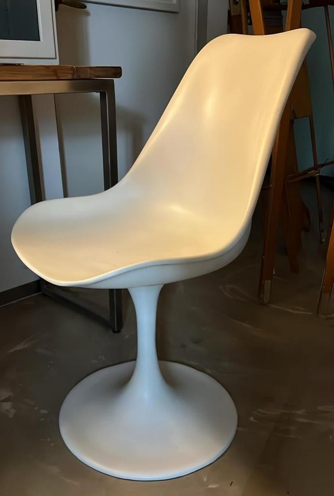 Household Hardware Tulip stoelen wit. 2 stuks., Ophalen, Kunststof, Gebruikt, Twee