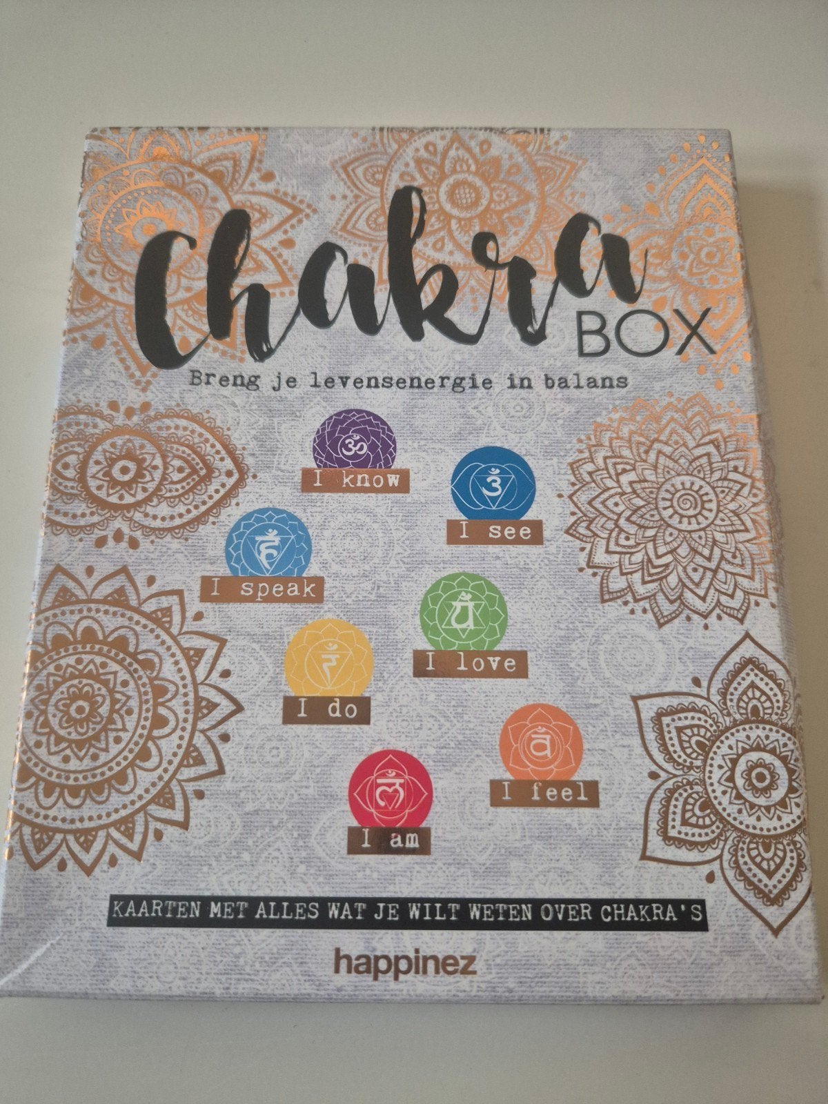 Chakra Box Happinez - Breng je levensenergie in balans, Boeken, Ophalen of Verzenden, Zo goed als nieuw