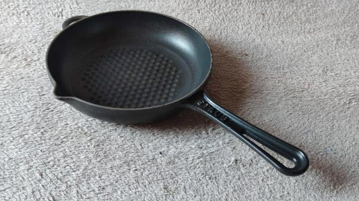 TOPSTAAT STAUB gietijzeren skillet, koekenpan, pan -  18 cm, Ophalen of Verzenden, Zo goed als nieuw, Gietijzer