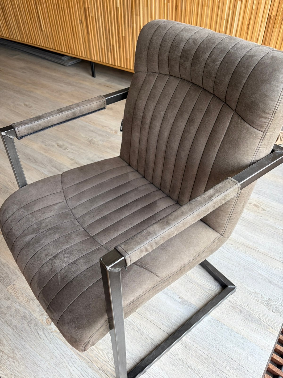Eettafel stoelen 4 stuks van De Bommel meubel, Ophalen, Bruin, Zo goed als nieuw, Vier