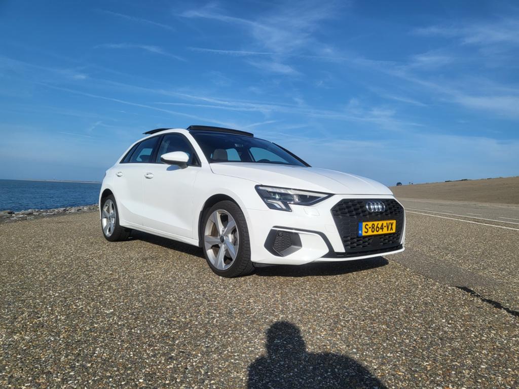 Audi A3 204pk Hybrid Automaat Pano Massage, 4 cilinders, 1535 kg, Wit, Plug-in hybride