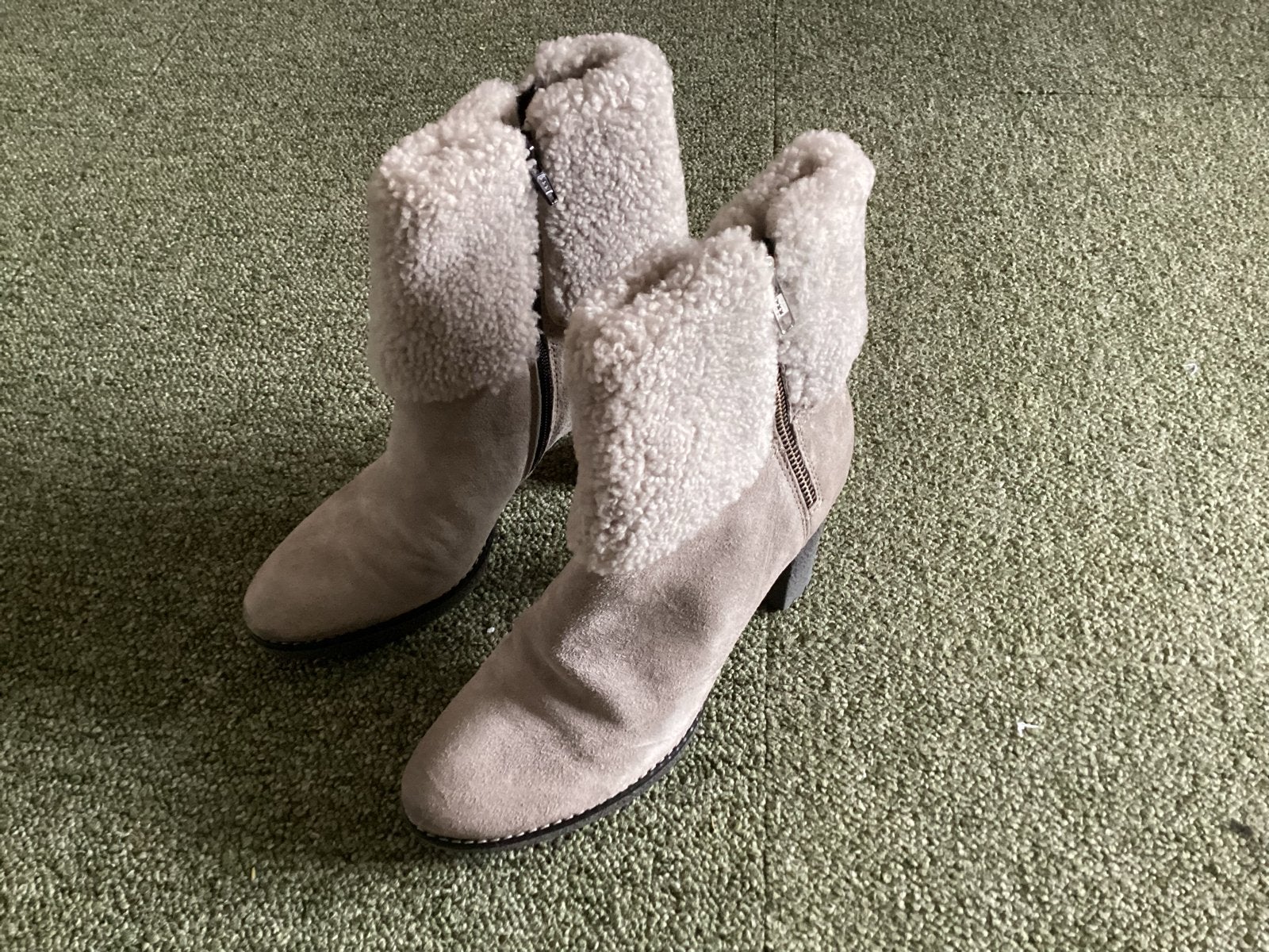 Anna van Toor suède enkellaarzen met teddy voering, Kleding | Dames, Ophalen of Verzenden, Zo goed als nieuw, Beige, Lage of Enkellaarzen