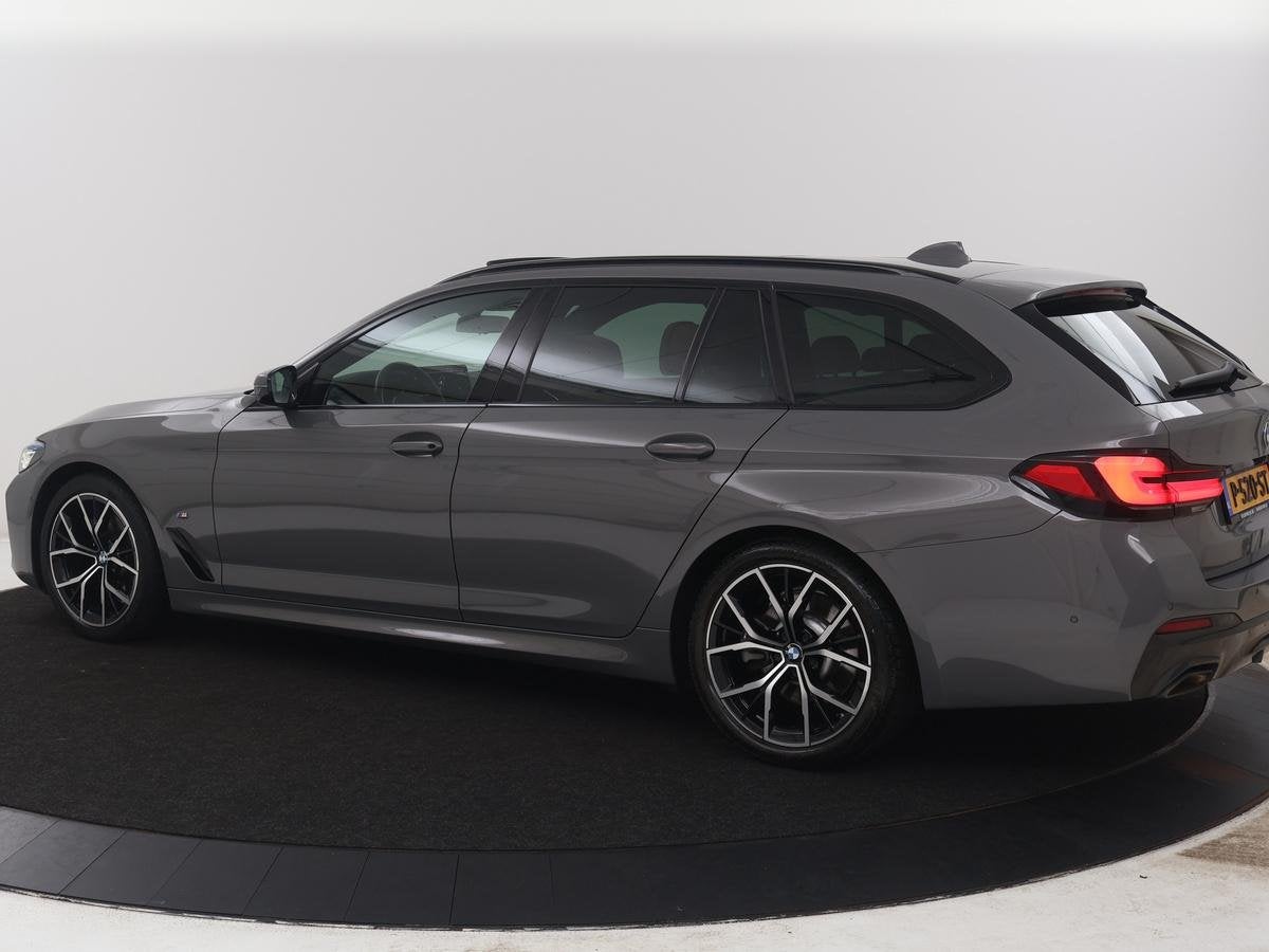 BMW 5-serie Touring 520i Business Edition Plus | Panoramadak, Auto's, Automaat, 1998 cc, Gebruikt, Euro 6