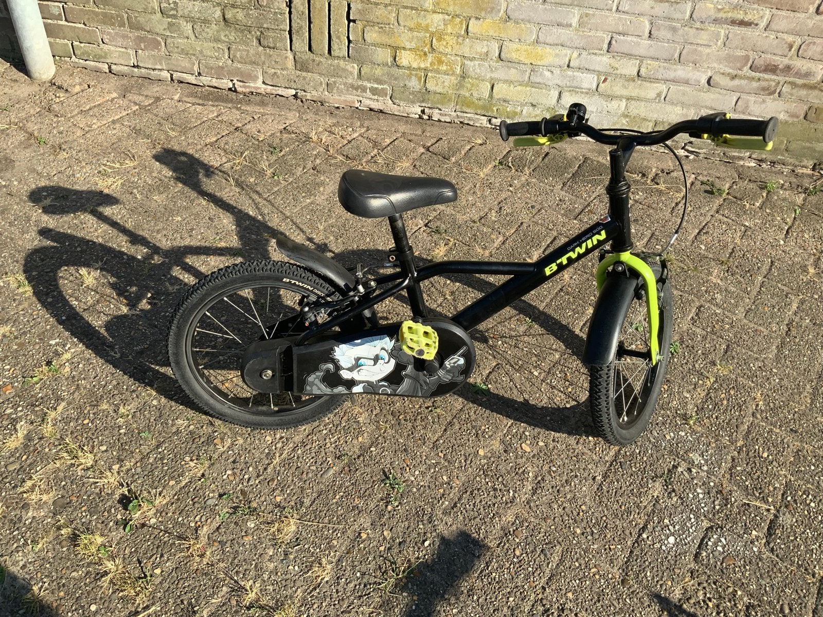 B'Twin kinderfiets 16 inch, zwart/geel, Ophalen, Gebruikt, Velgrem, 16 tot 20 inch