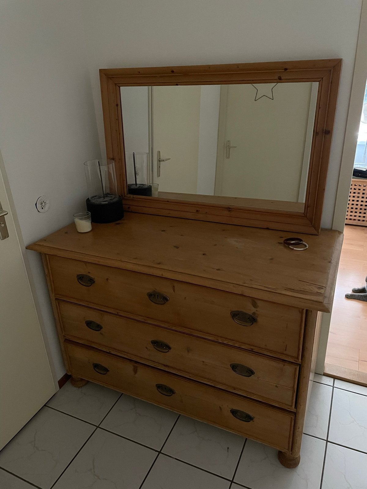 Grenen ladekast met spiegel - antique, Ophalen, Gebruikt, 100 tot 150 cm, Met lade(s)