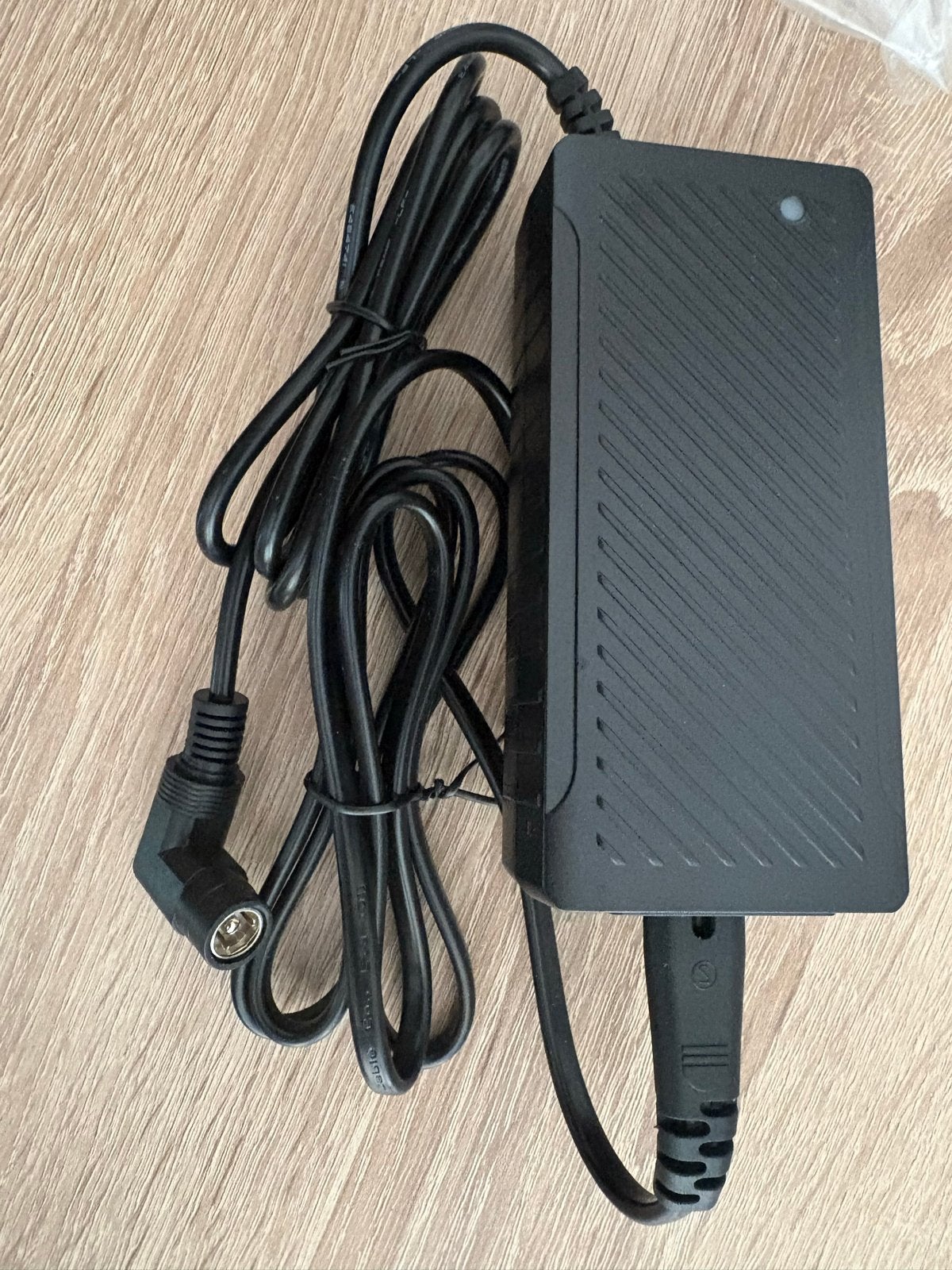Oplader 42V 2A voor E-bike/Scooter, Ophalen of Verzenden, Nieuw