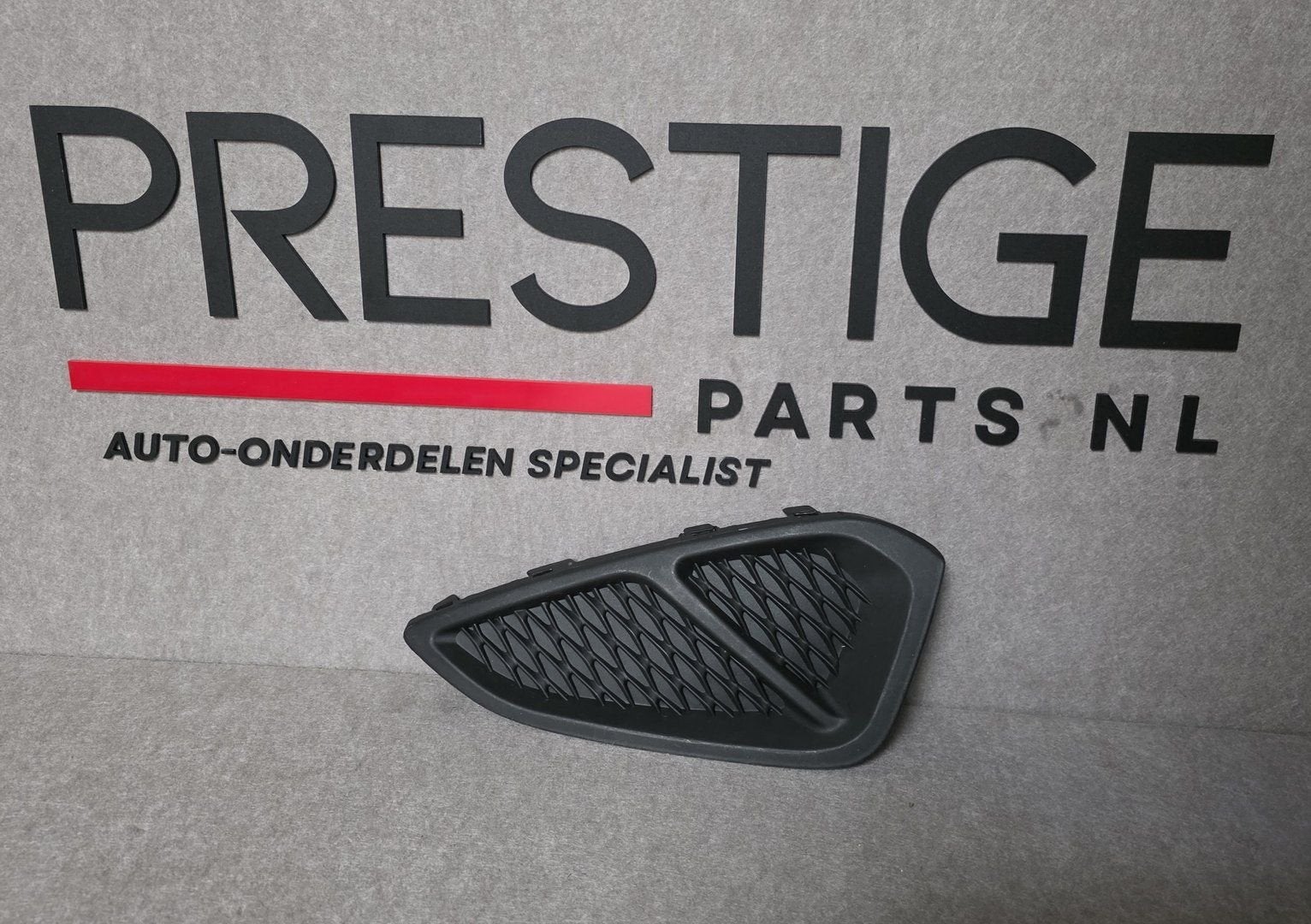 Voorbumper Rooster Ford Fiesta MK8 Links H1BB19953A1B Inleg, Gebruikt, -, Ophalen of Verzenden, -