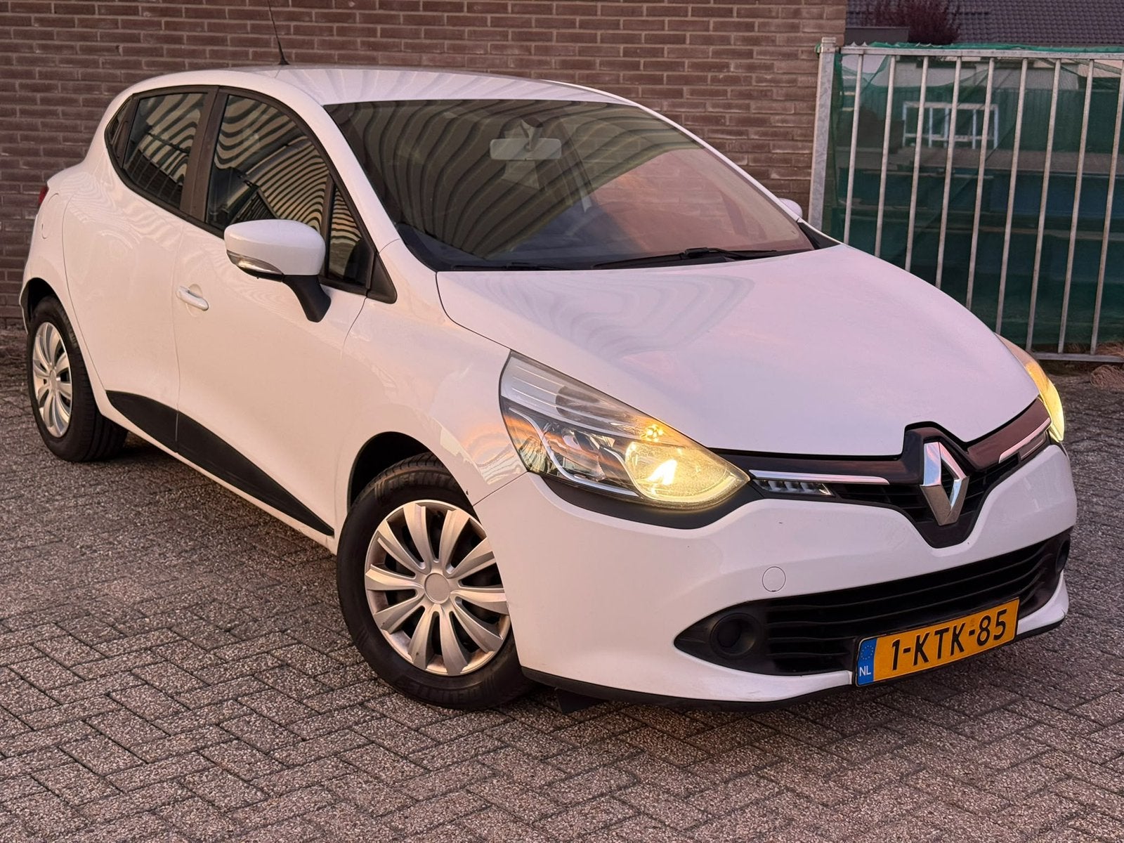 Foto 2 van Renault Clio 0.9 TCE 66KW 5-DRS 2013 Wit