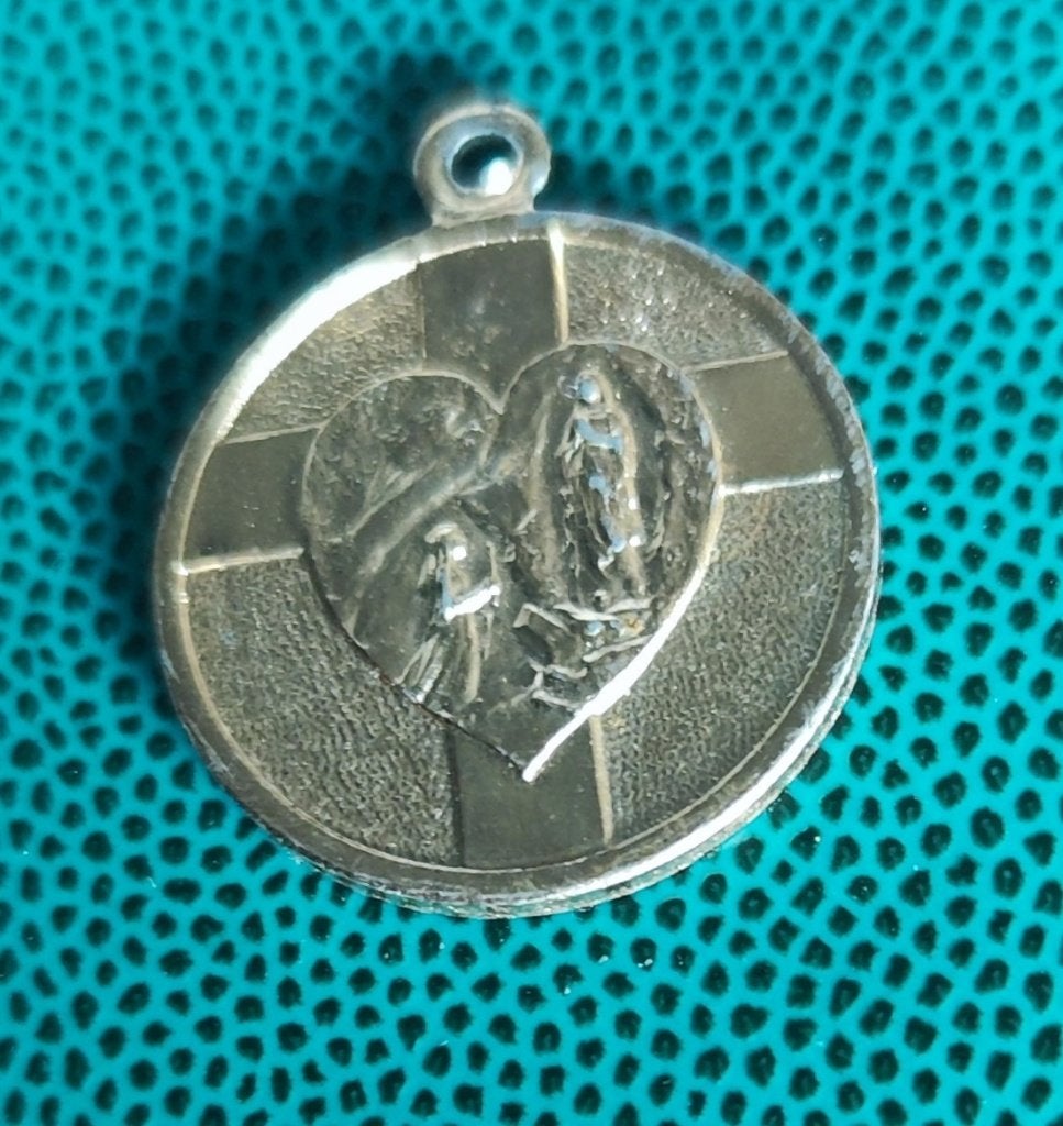 826 Medaille van Lourdes bedevaart, Ophalen of Verzenden, Zo goed als nieuw, Overige typen, Christendom | Katholiek