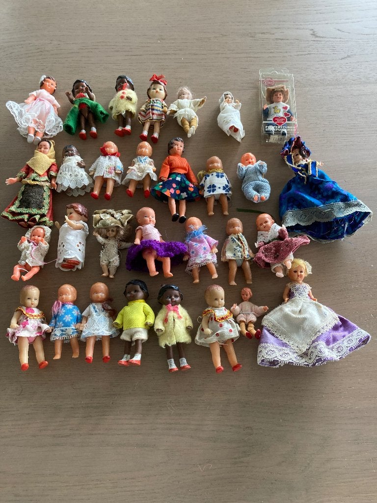 30 (rubberen) poppenhuis poppetjes, Verzamelen, Poppenhuizen en Toebehoren, Verzenden, Gebruikt, Popje