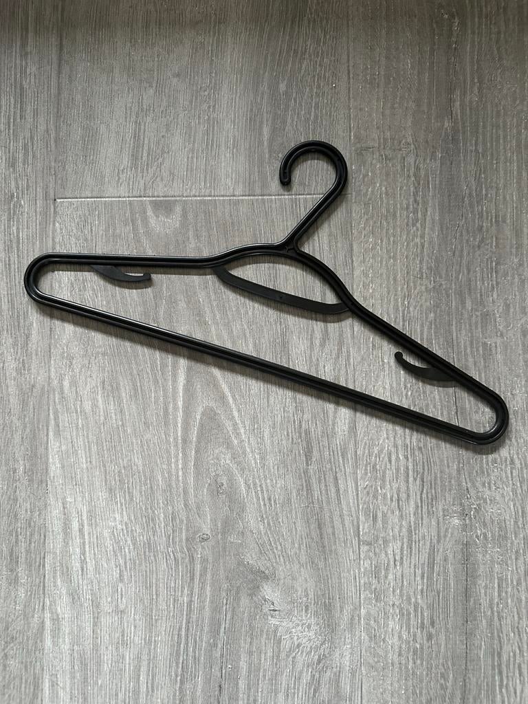 50 zwarte plastic dames vrouwen kledinghangers, Ophalen of Verzenden, Gebruikt, Kunststof, Kinderen