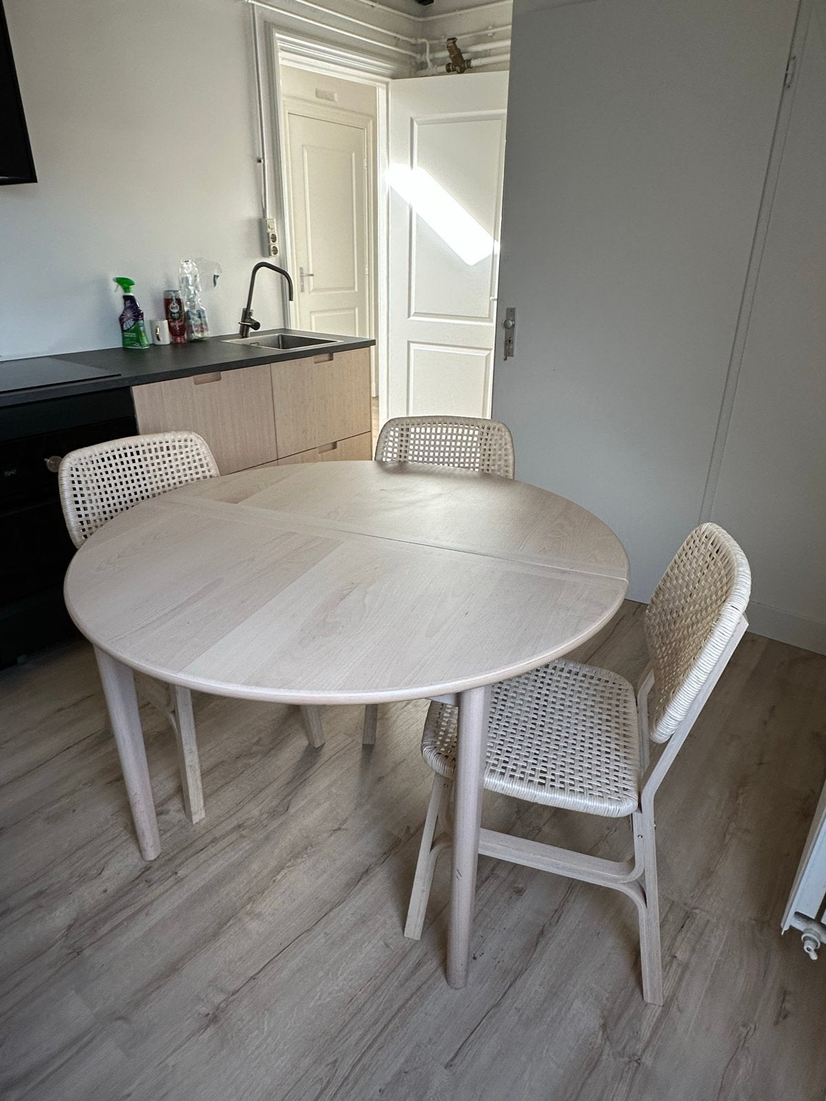 Stijlvolle ronde eettafel met 3 stoelen, Huis en Inrichting, Tafels | Eettafels, Ophalen, Gebruikt, 100 tot 150 cm, Rond