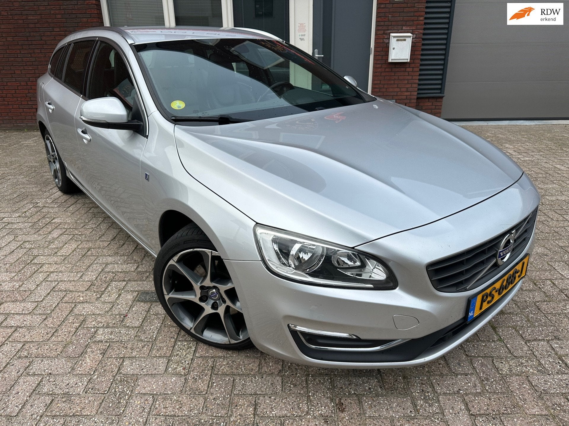Volvo V60 2.0 D2 Ocean Race / Leder / Navi / PDC / Stoelverw, Auto's, Voorwielaandrijving, Stof, Gebruikt, 4 cilinders