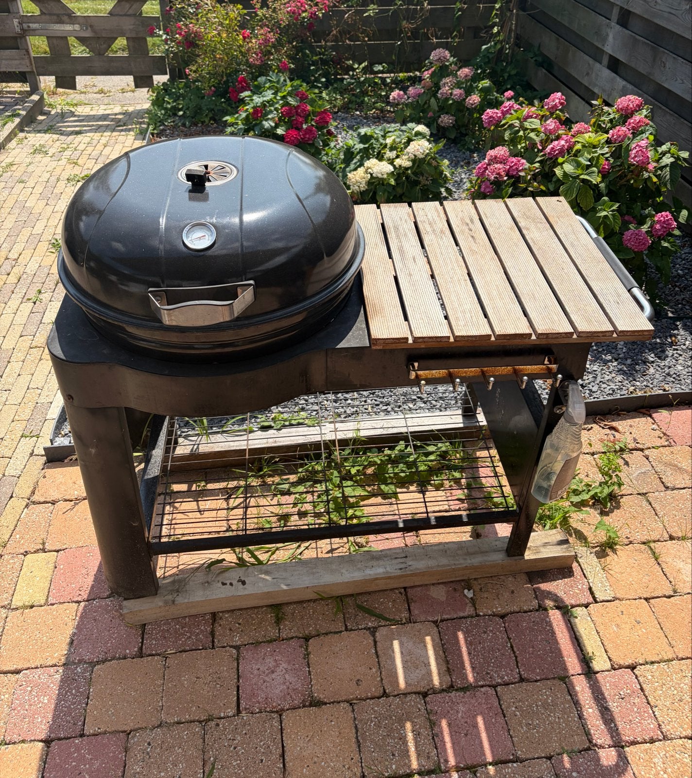 Houtskool BBQ met deksel, thermometer en zijtafel, Ophalen, Gebruikt, Met accessoires