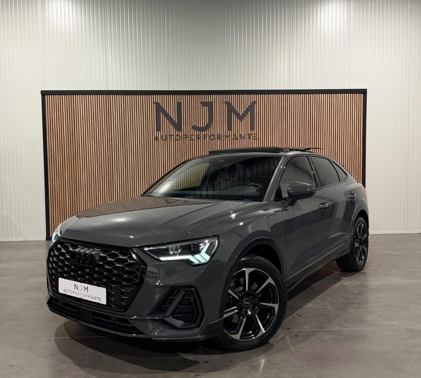 Audi Q3 Sportback 45 TFSIe S-Line|Pano|Trekhaak|Matrix, Auto's, Audi, Gebruikt, Automatische klimaatregeling, Hybride Elektrisch/Benzine