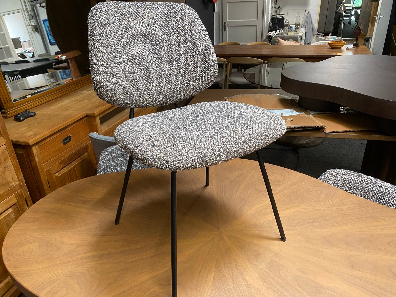 Nieuwe Jon stoel - Modern design bekleed in maywood taupe, Ophalen, Overige kleuren, Nieuw, Stof