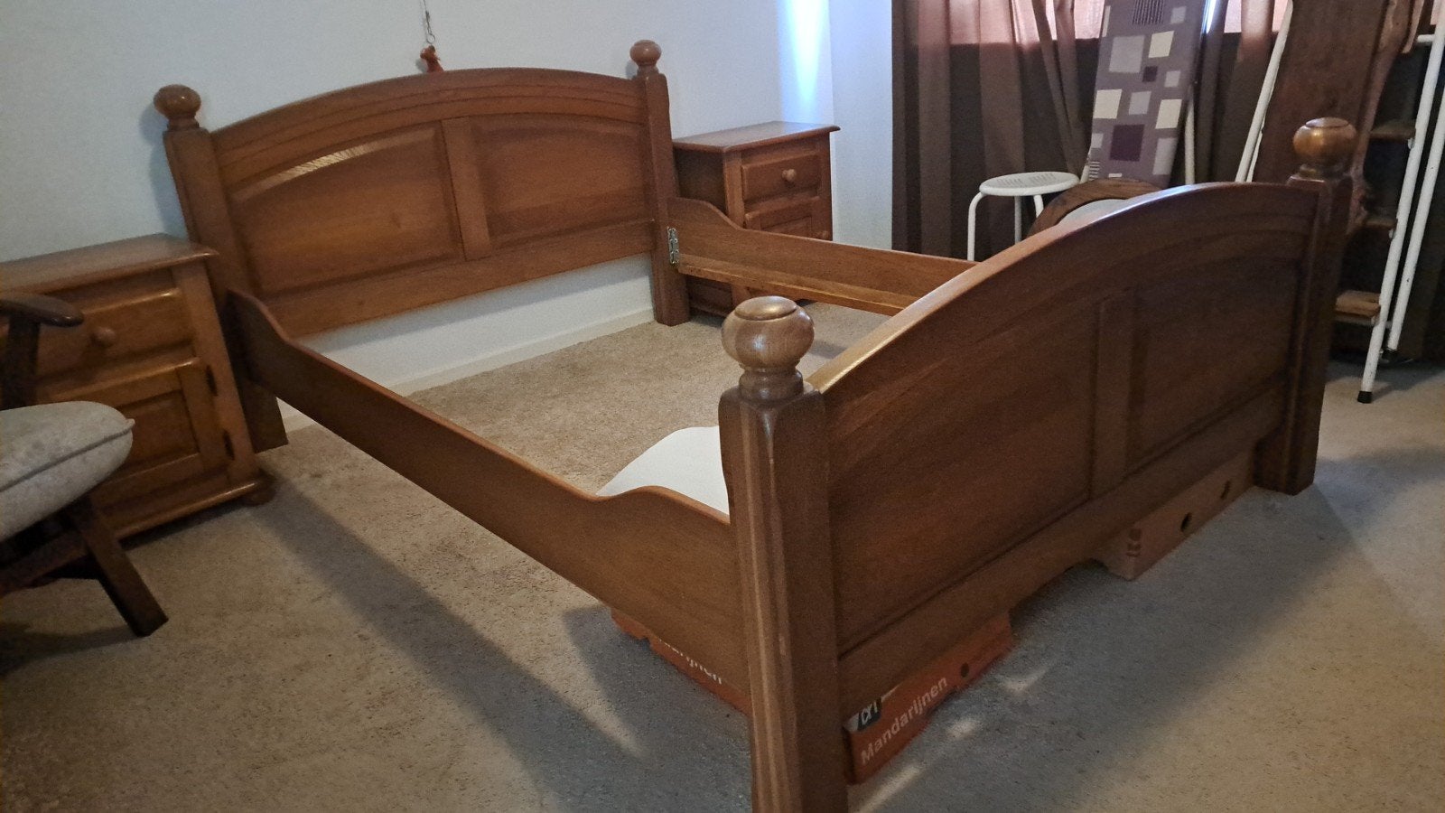 Houten tweepersoonsbed met 2 nachtkastjes, Ophalen, Gebruikt, Bruin, Tweepersoons