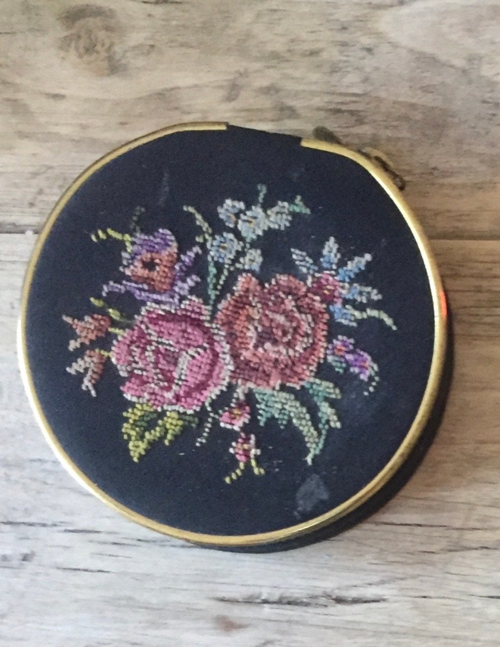 Vintage poederdozen met geborduurde bloemen, Ophalen of Verzenden