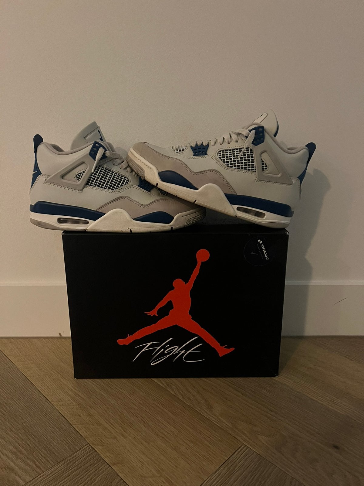 Jordan 4 military blue, Wit, Ophalen of Verzenden, Sneakers of Gympen, Zo goed als nieuw