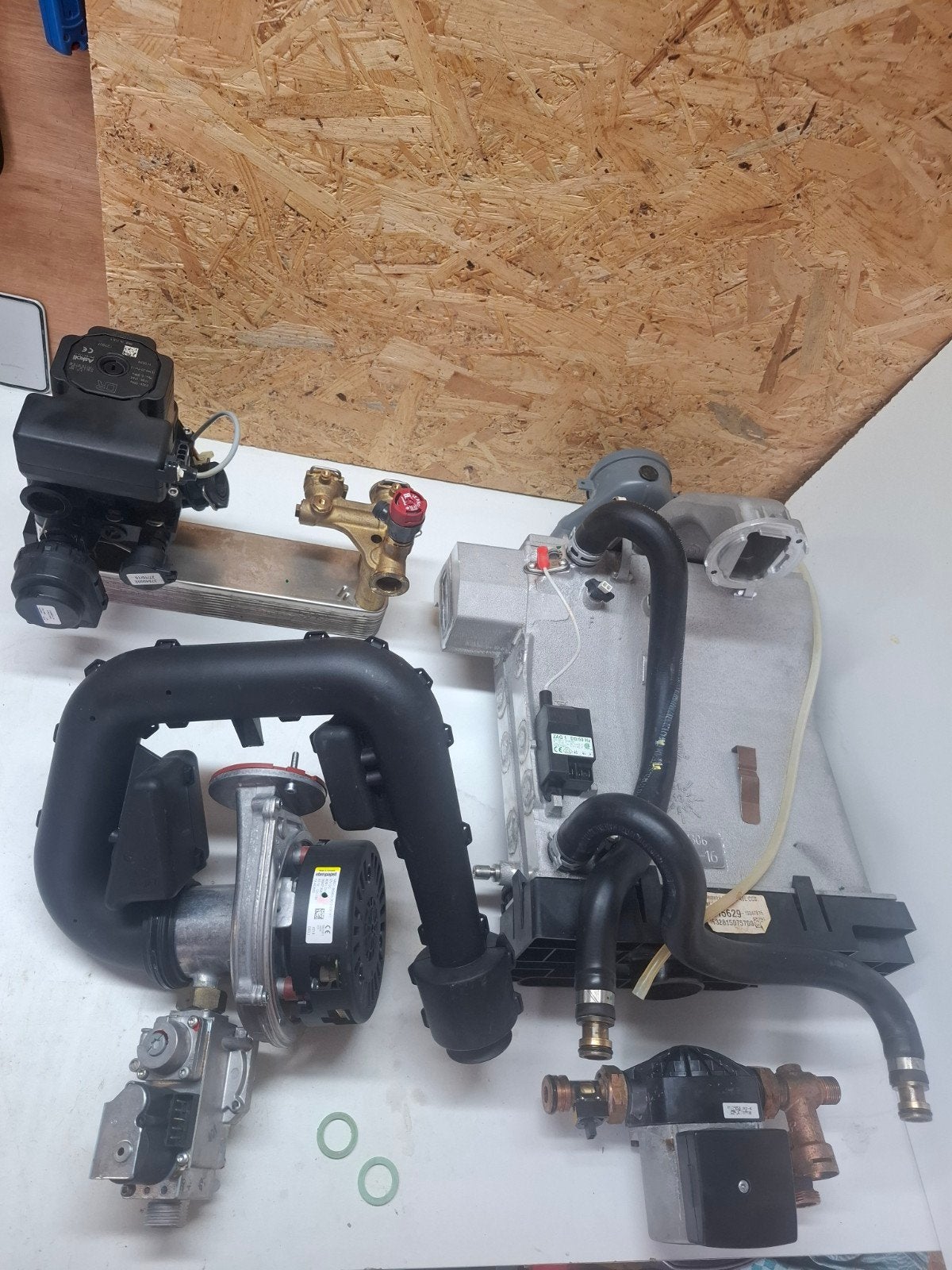 Remeha Calenta- Wisselaar, Gasblok, Ventilatie, Pomp) 2016, 30 tot 80 cm, Gebruikt, Cv-ketel of Combi-ketel, Minder dan 60 cm