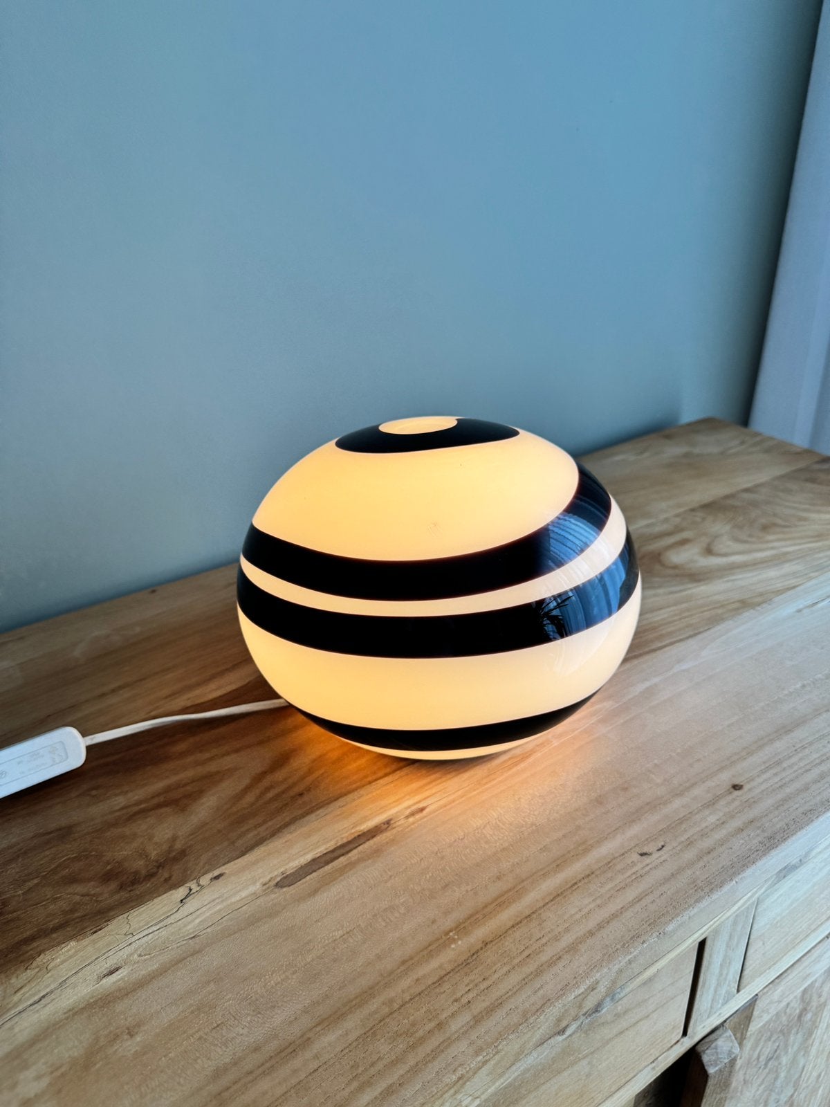 ILU di Vetro zebra tafellamp 25cm diameter., Wit, Ophalen of Verzenden, Design, Glas