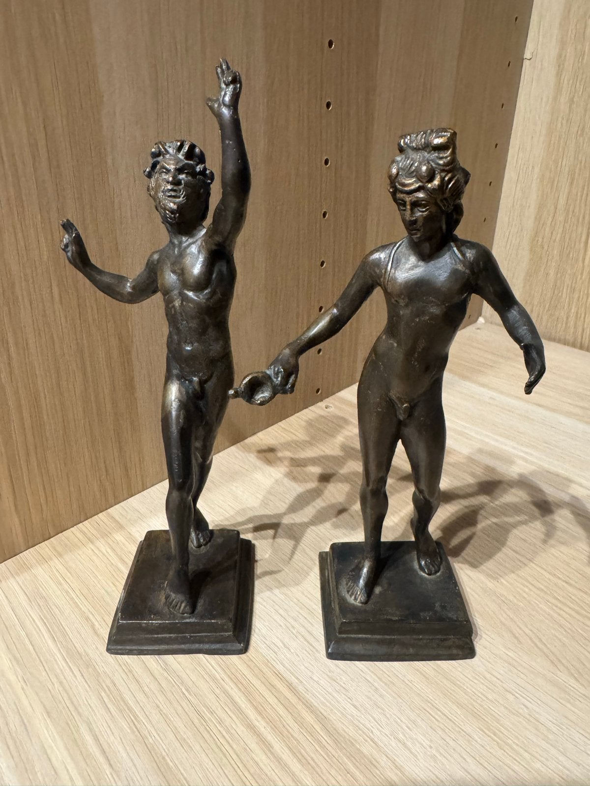 Set van 2 Bronzen Beeldjes - Klassieke Figuren, 22cm hoog, Groep mensen, Verzenden, 20 - 50 cm, Beeld