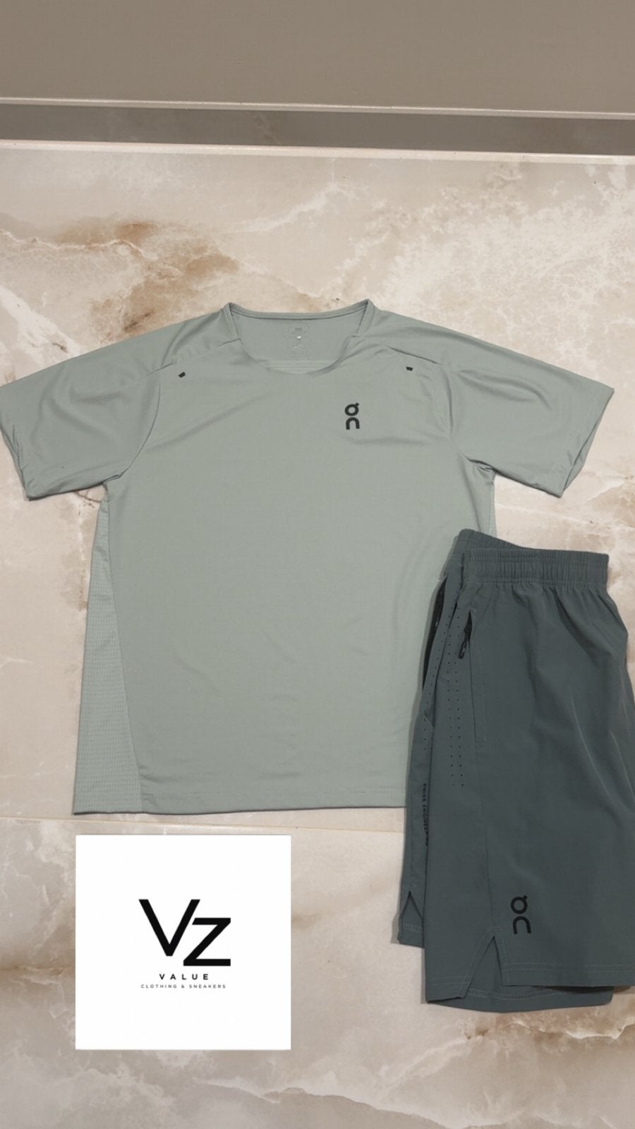 On Running Performance T-shirt & Shorts Set, Kleding | Heren, Sportkleding, Maat 52/54 (L), Ophalen of Verzenden, Zo goed als nieuw