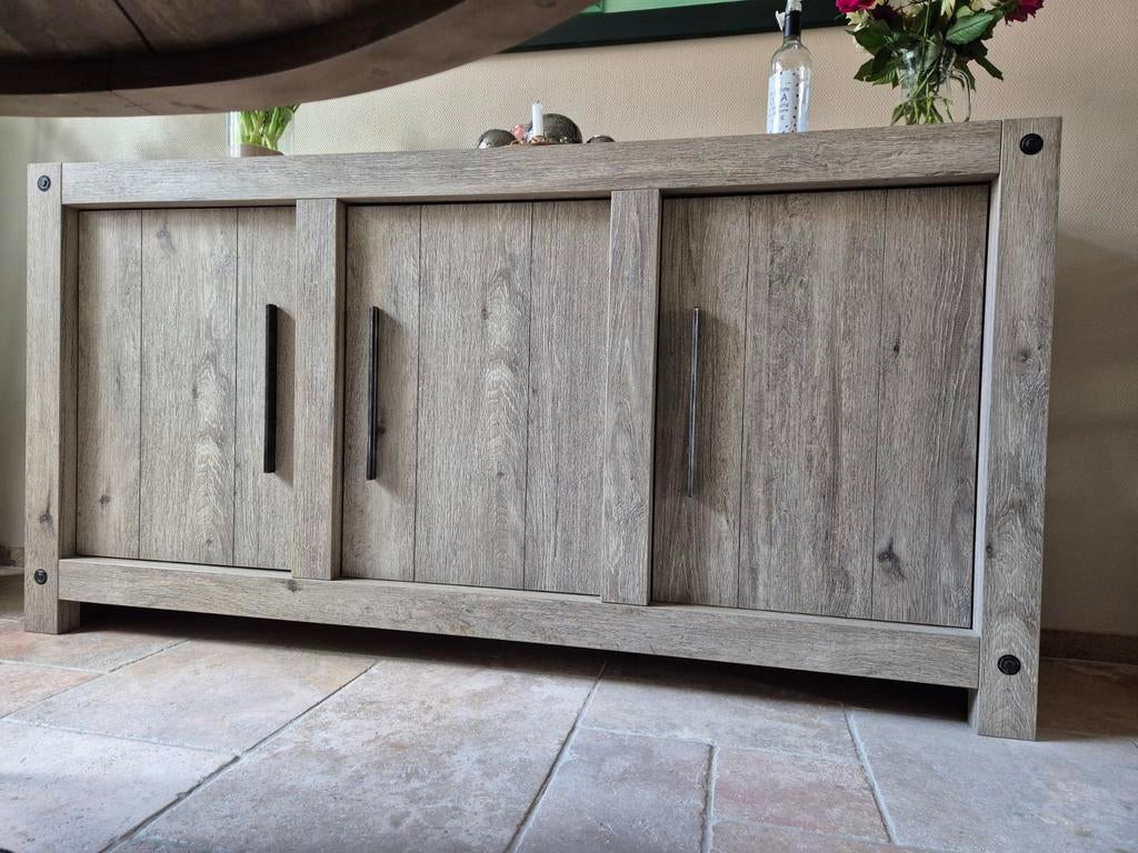 Robuust dressoir met schuifdeuren - walnoten look, Huis en Inrichting, Kasten | Dressoirs, Zo goed als nieuw, 150 tot 200 cm, 25 tot 50 cm