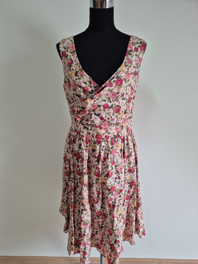 J442 - Fleurige Dolly Dotty bloemenjurk maat UK14 (40-42), Kleding | Dames, Ophalen of Verzenden, Zo goed als nieuw, Maat 38/40 (M)