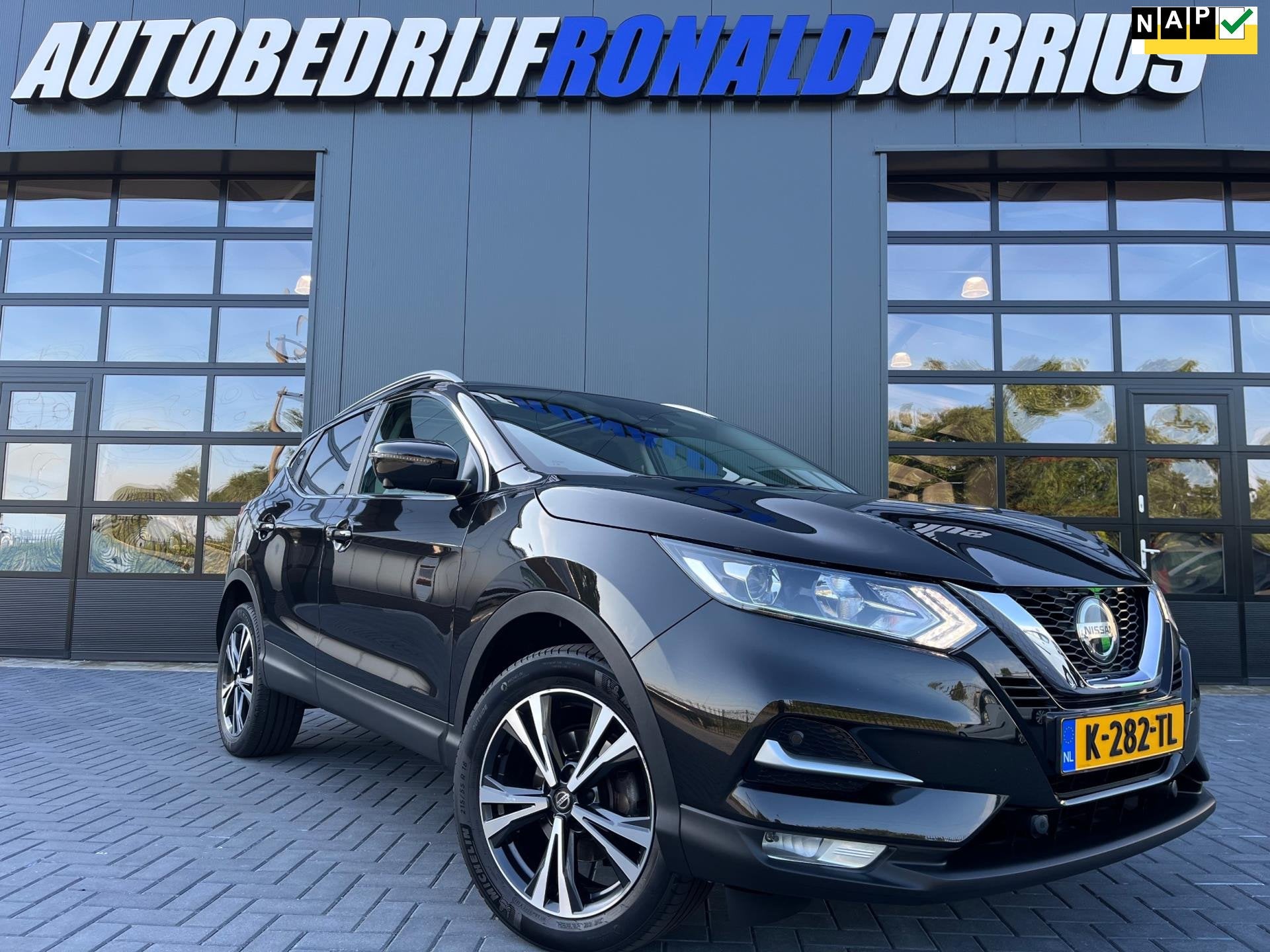 Nissan Qashqai 1.3 DIG-T Design Edition NLAuto/360Camera/Pan, Voorwielaandrijving, Gebruikt, 4 cilinders, Zwart