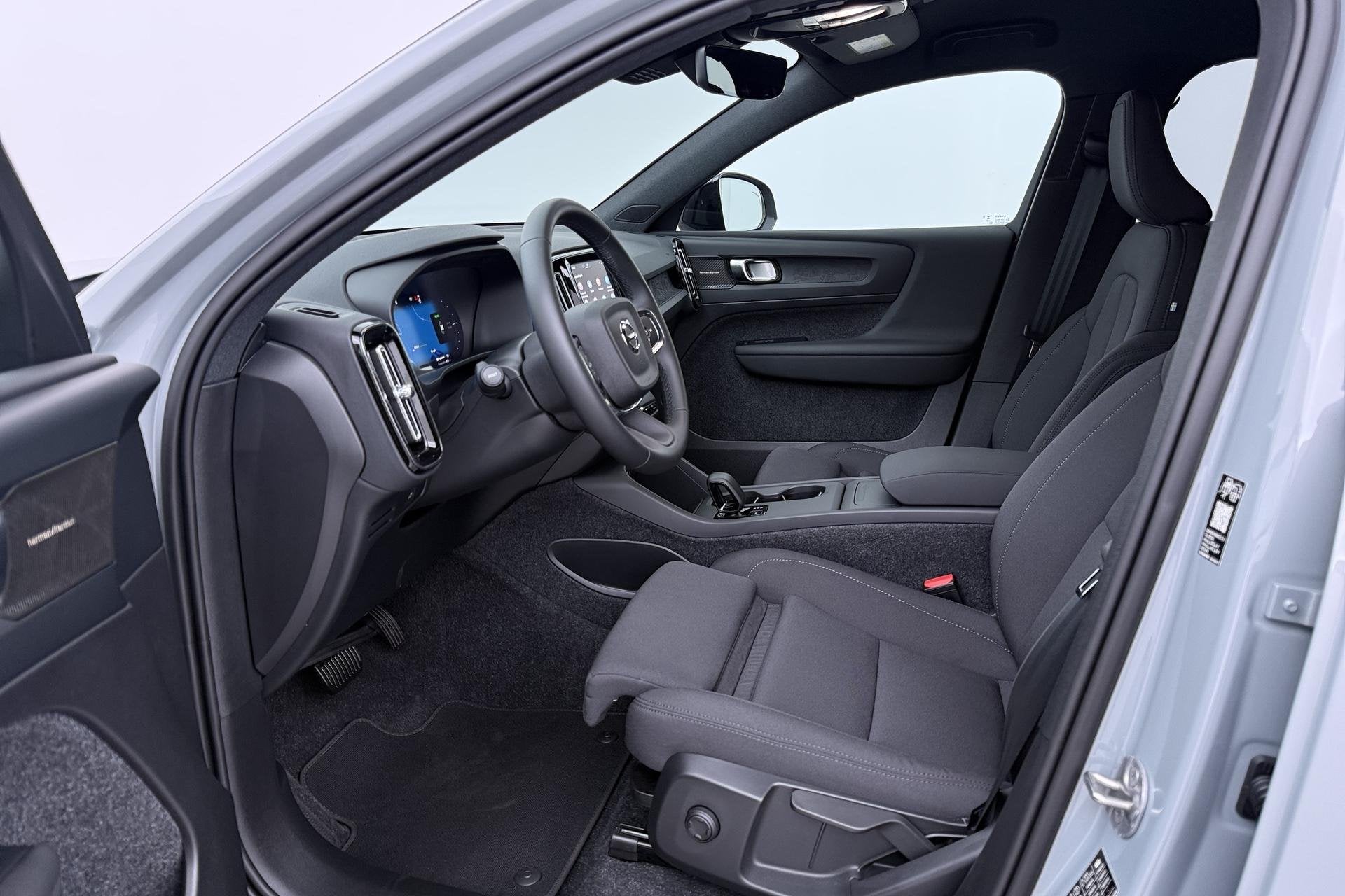 Volvo EX40 Single Motor Extended Range Plus 82 kWh | ACC | H, Auto's, Volvo, Automaat, Gebruikt, 252 pk, 1975 kg