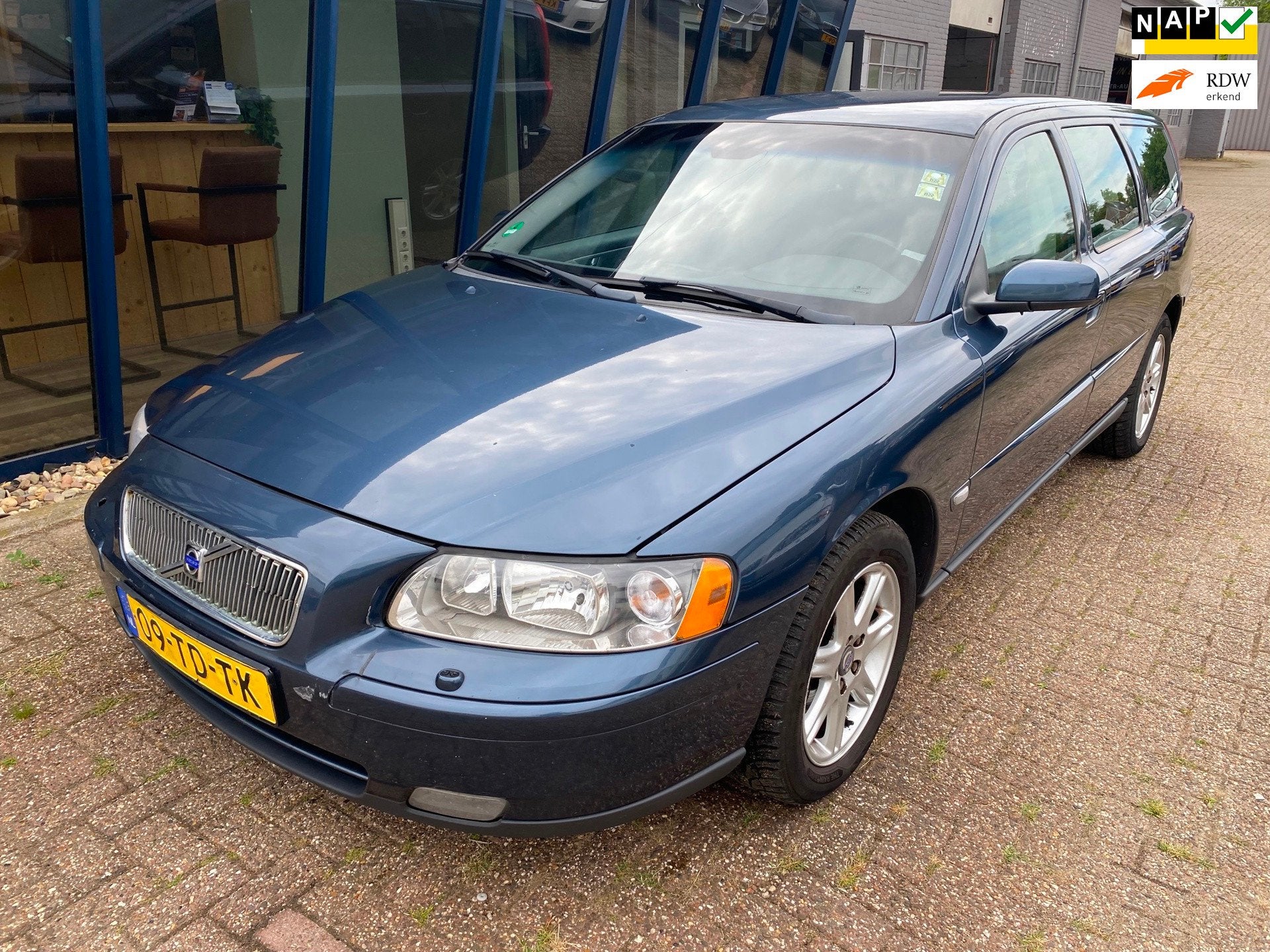 Volvo V70 2.4 Edition II LPG G3 APK 05-2027, Auto's, Volvo, Voorwielaandrijving, Zwart, Blauw, Automatische klimaatregeling