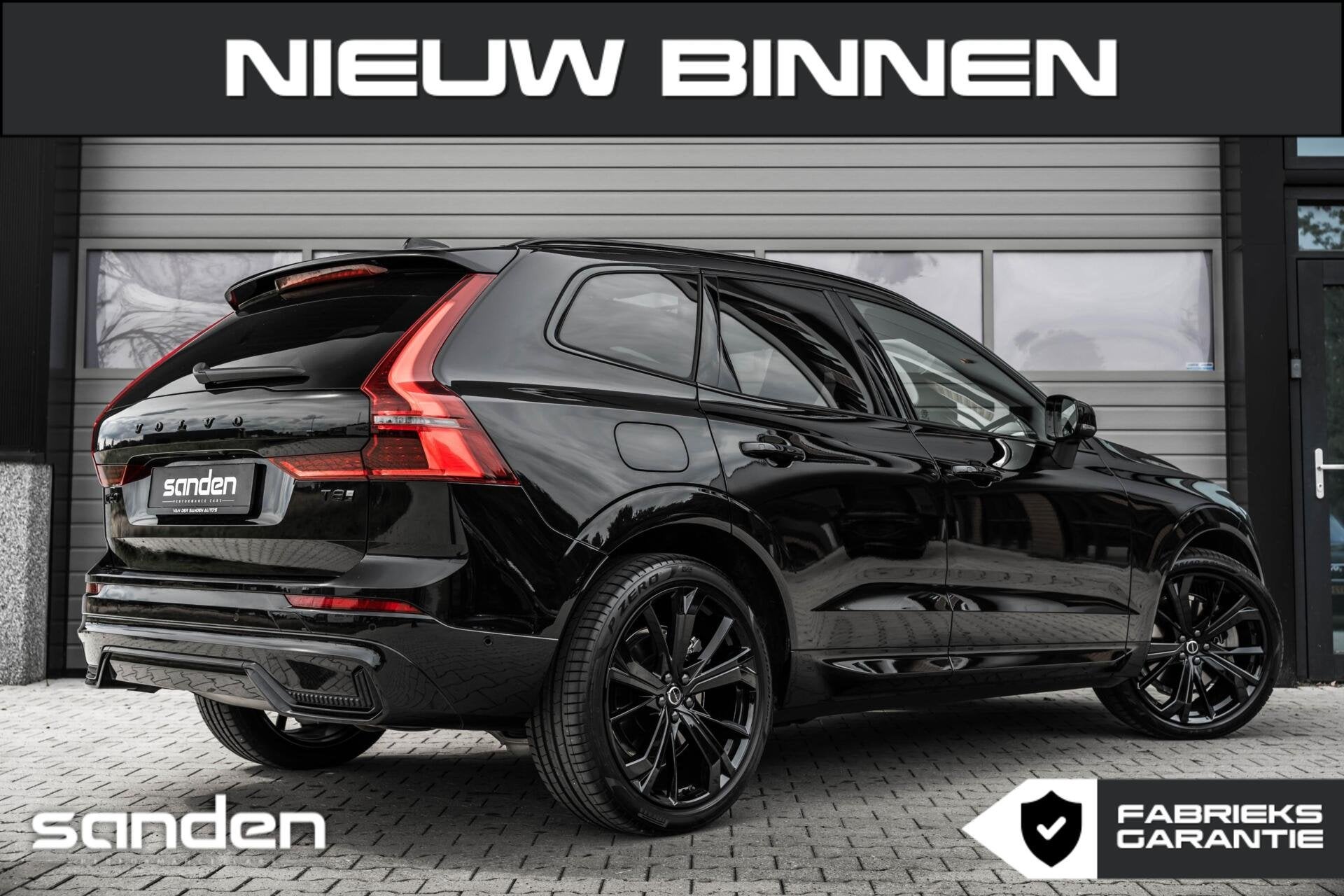 Volvo XC60 T8 AWD Black Edition|B&W|Pano|Massage|Luchtv|HUD, Automaat, 4 cilinders, 1969 cc, Zwart