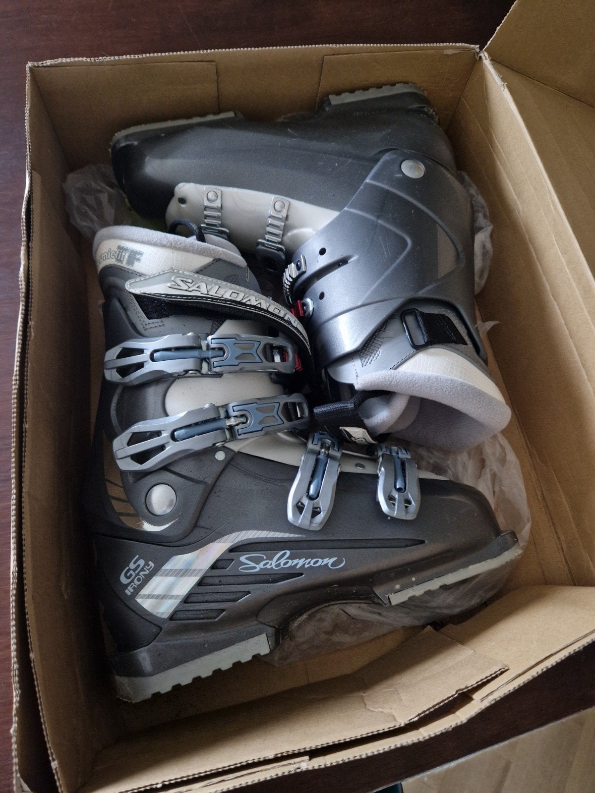 Salomon Irony GS skischoenen - Maat 26 (maat 40 dames), Schoenen, Zo goed als nieuw, Skiën, Salomon