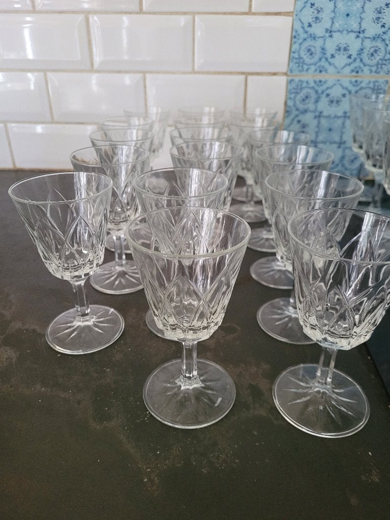 Vintage kleine geslepen wijnglazen p/st 1.50, Heikant 21 Kaatsheuvel, Overige typen, Belle Vieille Brocante, Ophalen of Verzenden