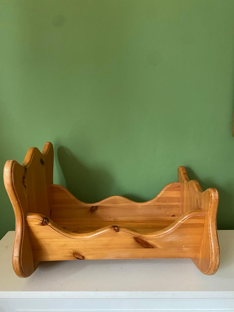 Houten poppenwiegje - Vintage speelgoed, Kinderen en Baby's, Speelgoed | Poppen, Ophalen, Gebruikt, Overige typen