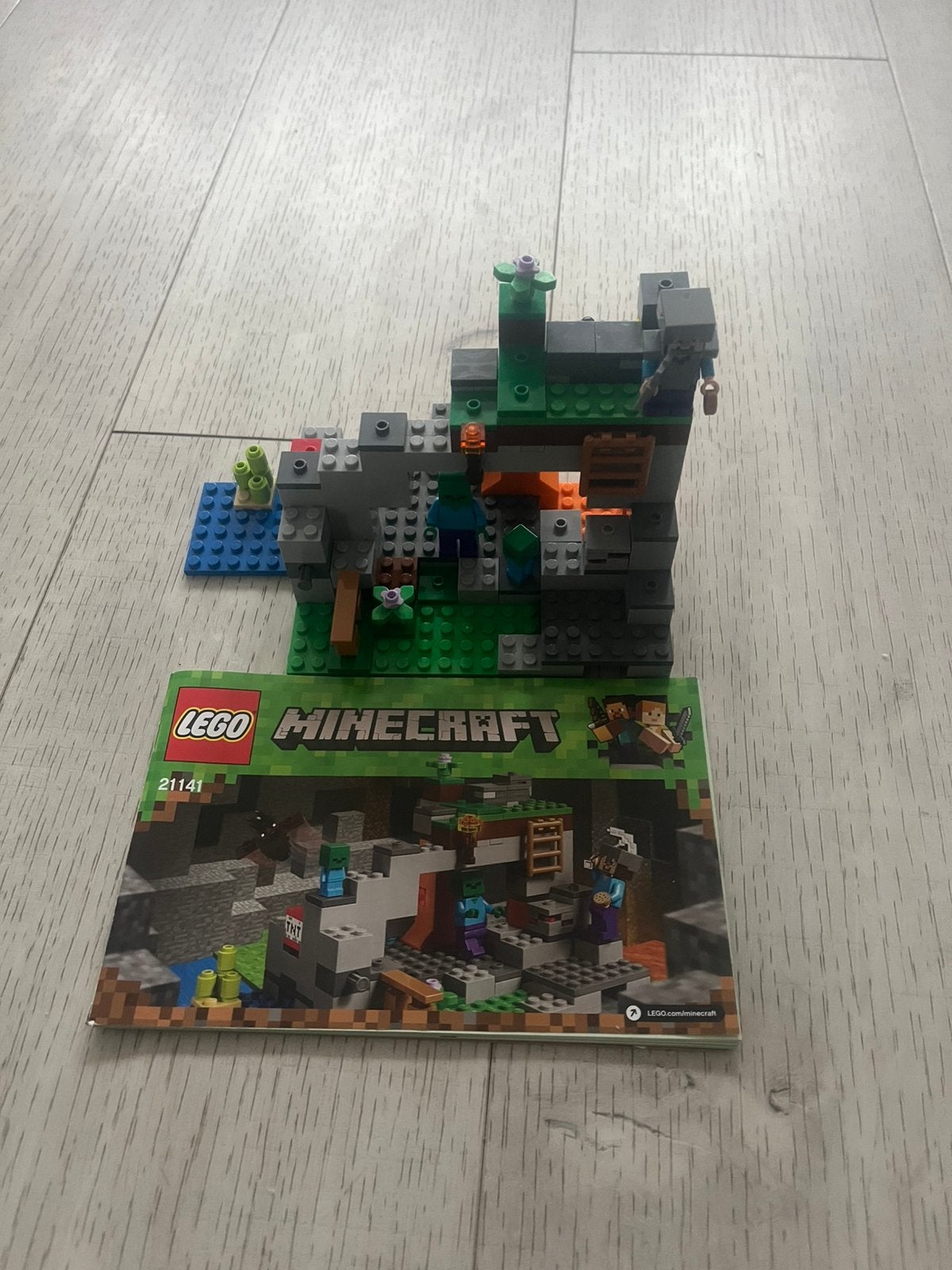 Lego minecraft 21141 the zombie cave, Ophalen of Verzenden, Zo goed als nieuw