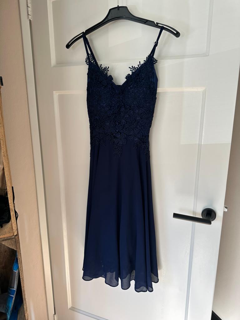 Galajurk Eva & Lola, Kleding | Dames, Jurken, Blauw, Ophalen of Verzenden, Zo goed als nieuw, Knielengte