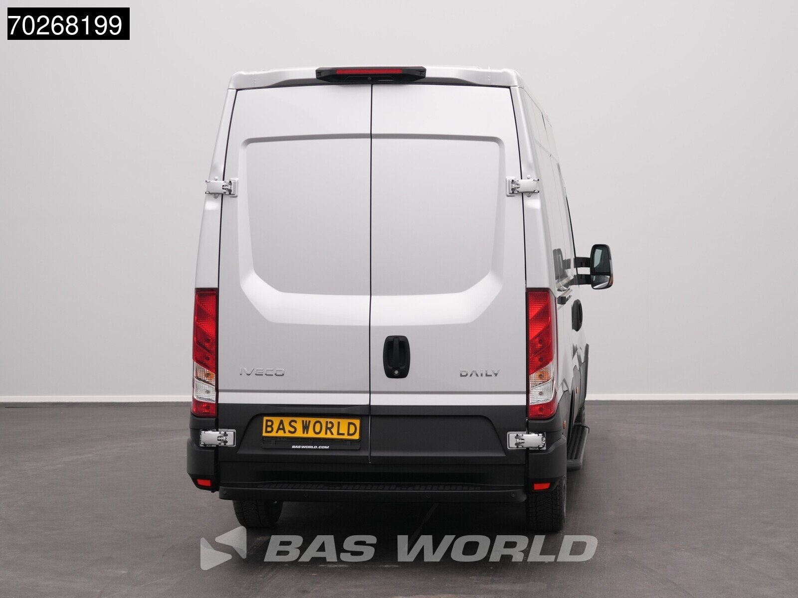 Iveco Daily 35S21 BPM VRIJ! Automaat Black Edition 2025 mode, Auto's, Bestelauto's, Automaat, Stof, Euro 6, 4 cilinders