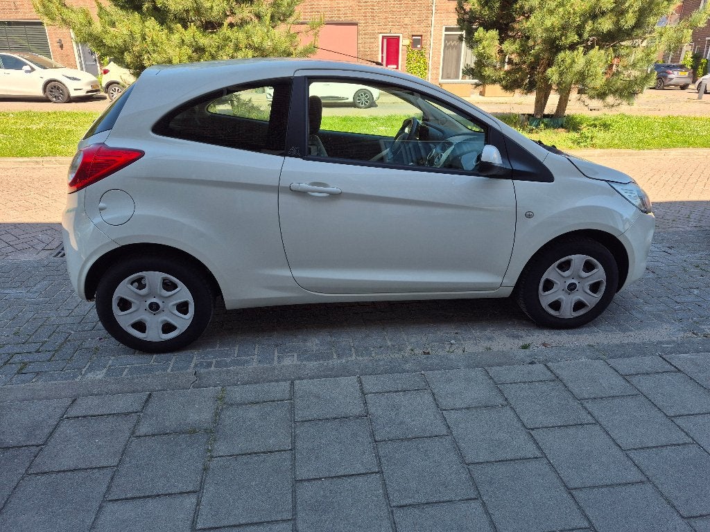 Ford Ka 1.2 69pk 2011 Wit, Auto's, Ford, Particulier, Ka, Benzine, B, Hatchback, Handgeschakeld, Origineel Nederlands, Wit, Grijs