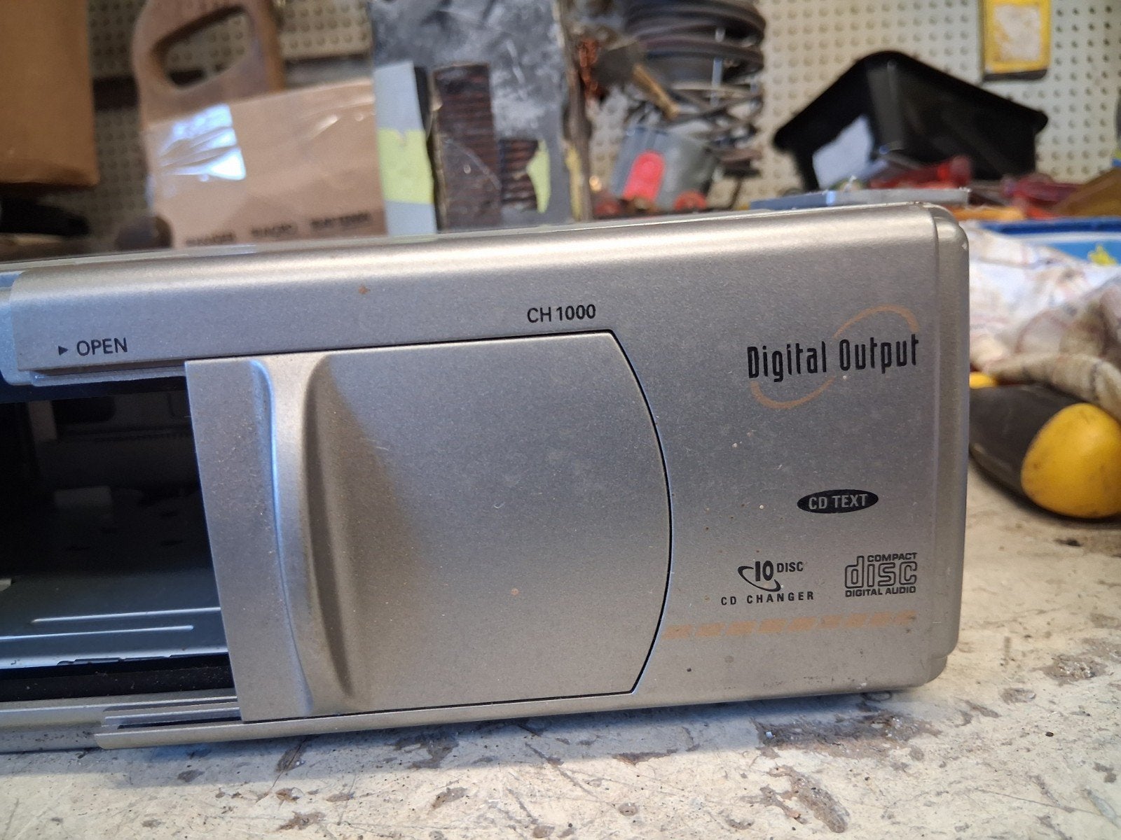Een orgineel RADIO WISSELAAR VOOR CD, Ophalen