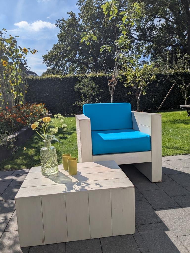 Loungeset ( tafel en stoel) van hout., Ophalen, Gebruikt, Stoel