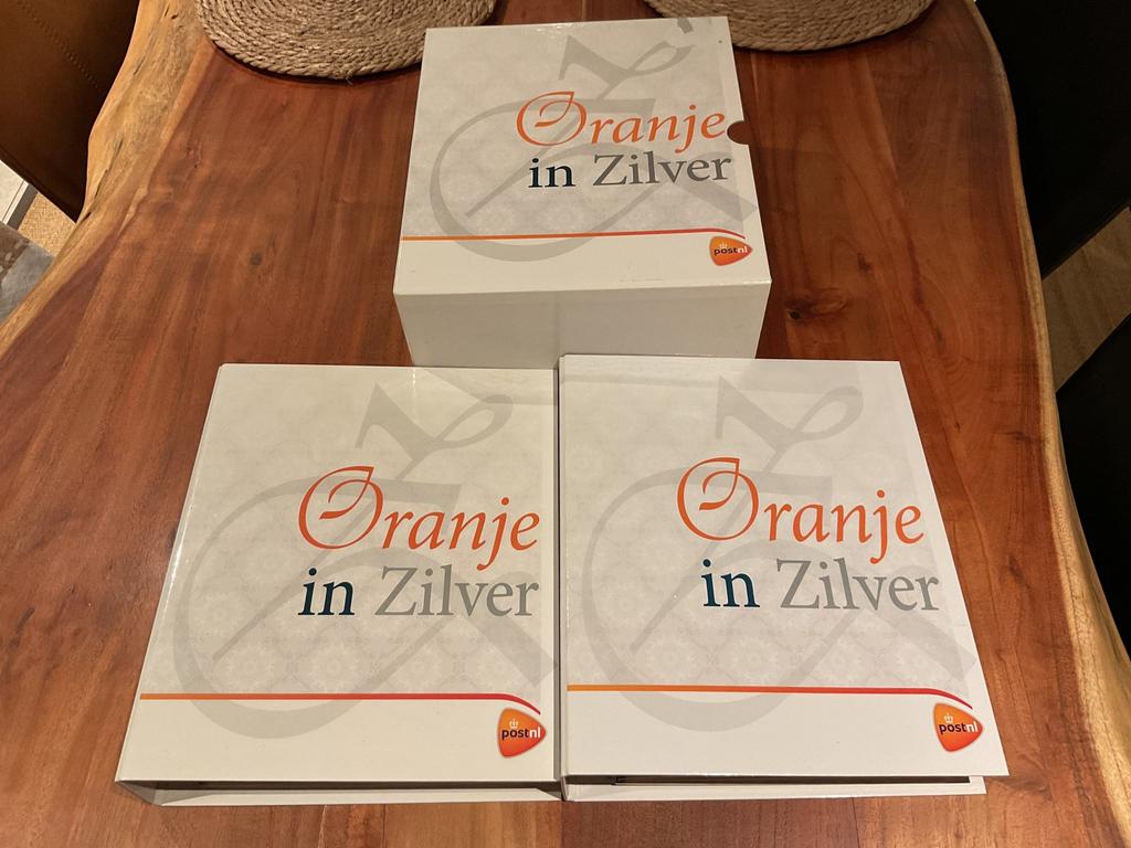 Oranje in zilver, Verzenden