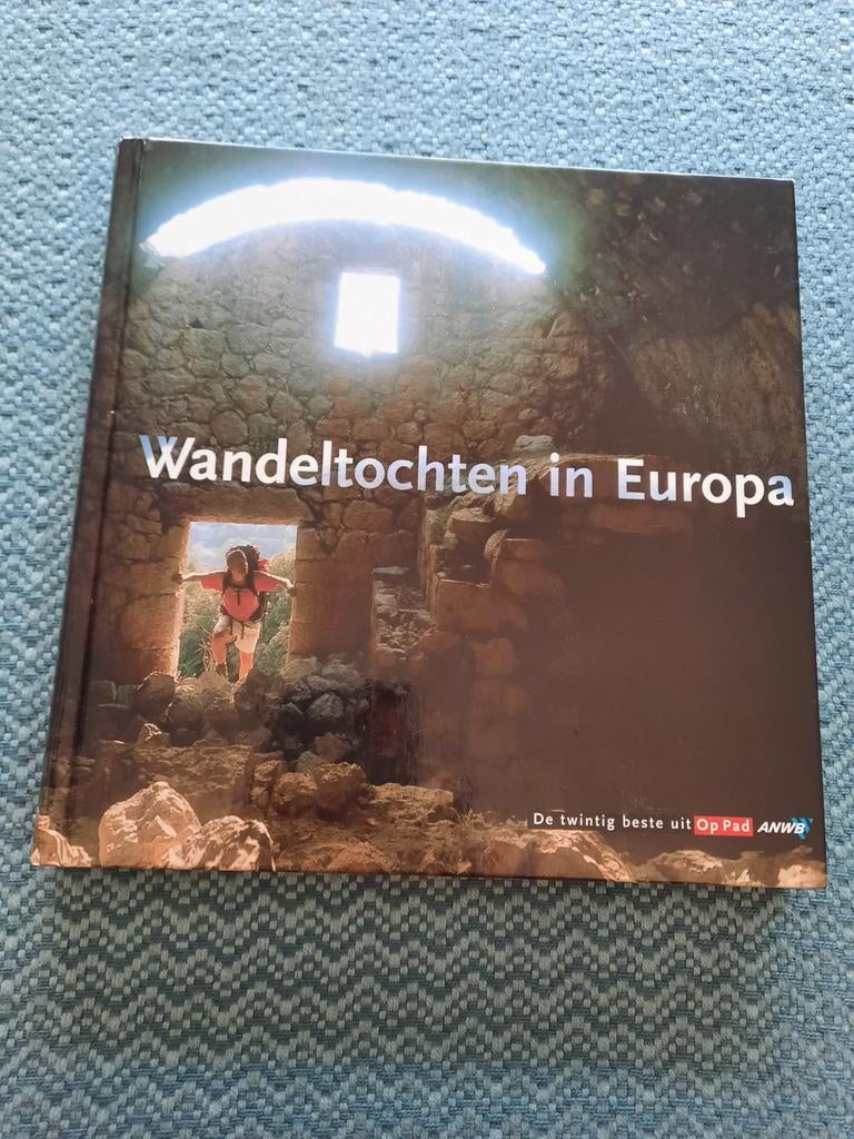 Wandeltochten in Europa - ANWB Op Pad - Hardcover, Europa, Ophalen of Verzenden, Zo goed als nieuw, Reisgids of -boek