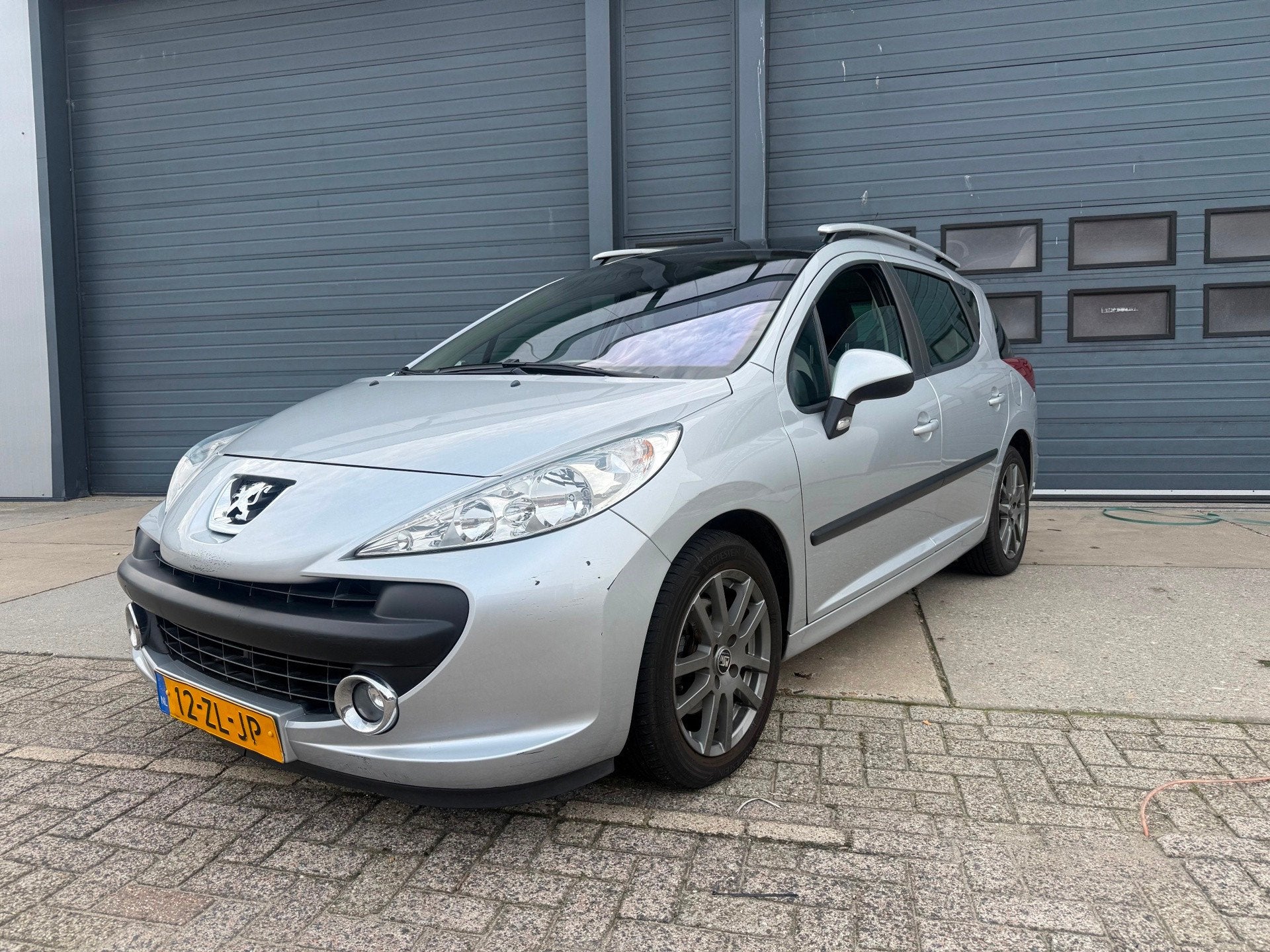 Peugeot 207 SW 1.6 VTi XS, Dealer onderhouden, Stof, Gebruikt, Zwart
