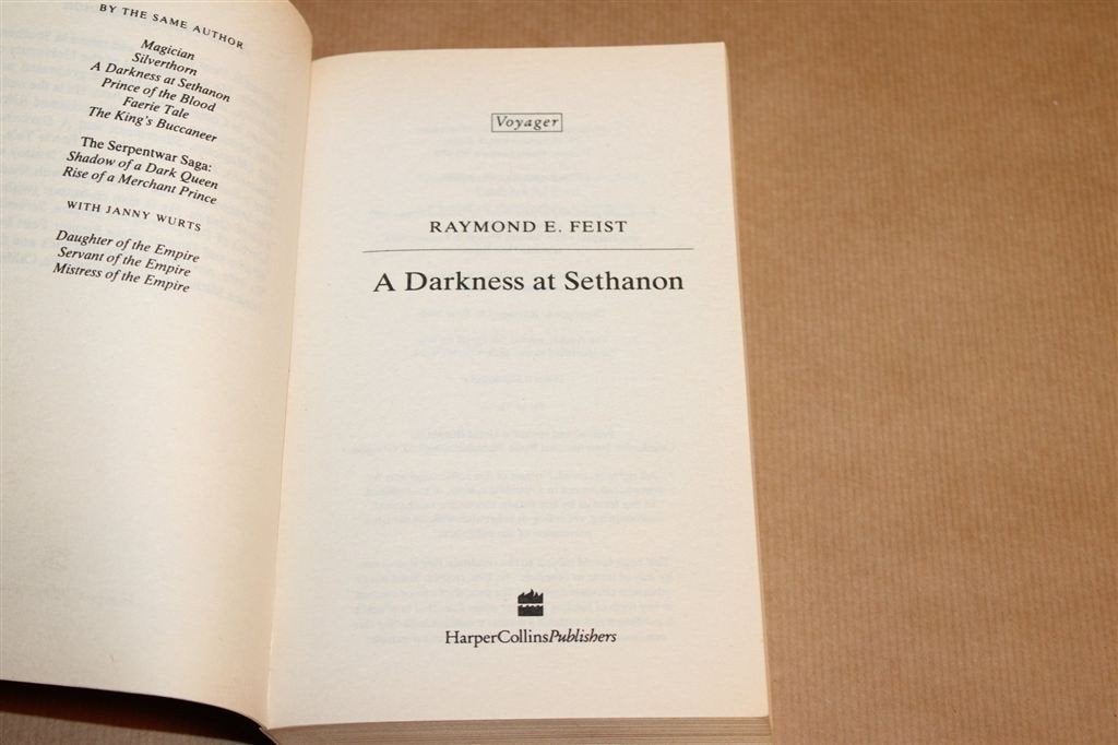 Darkness at Sethanon — Feist, Finale van Riftwar Sage, Ophalen of Verzenden, Gelezen