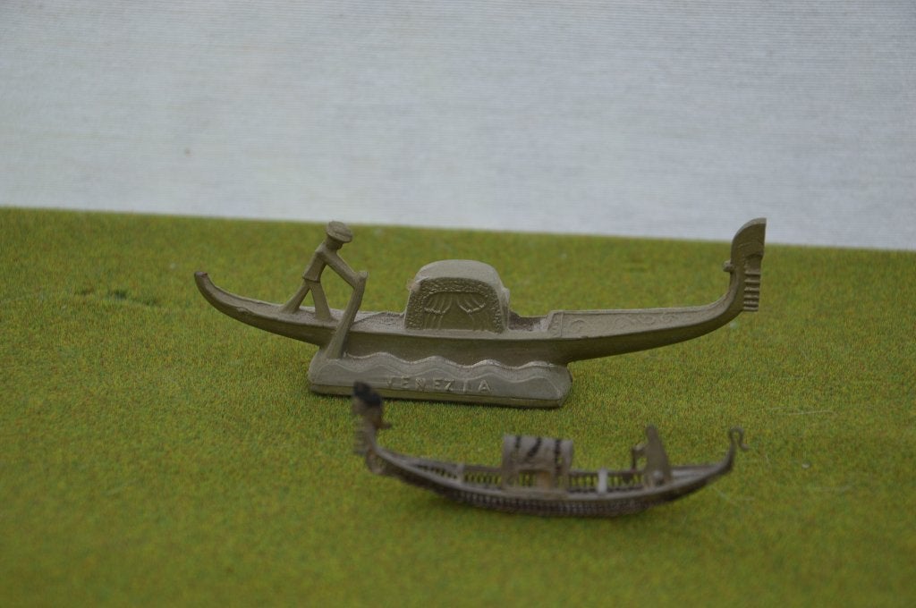 Oude metalen Venetiaanse miniatuur bootjes 12 cm en 8 cm, Ophalen of Verzenden