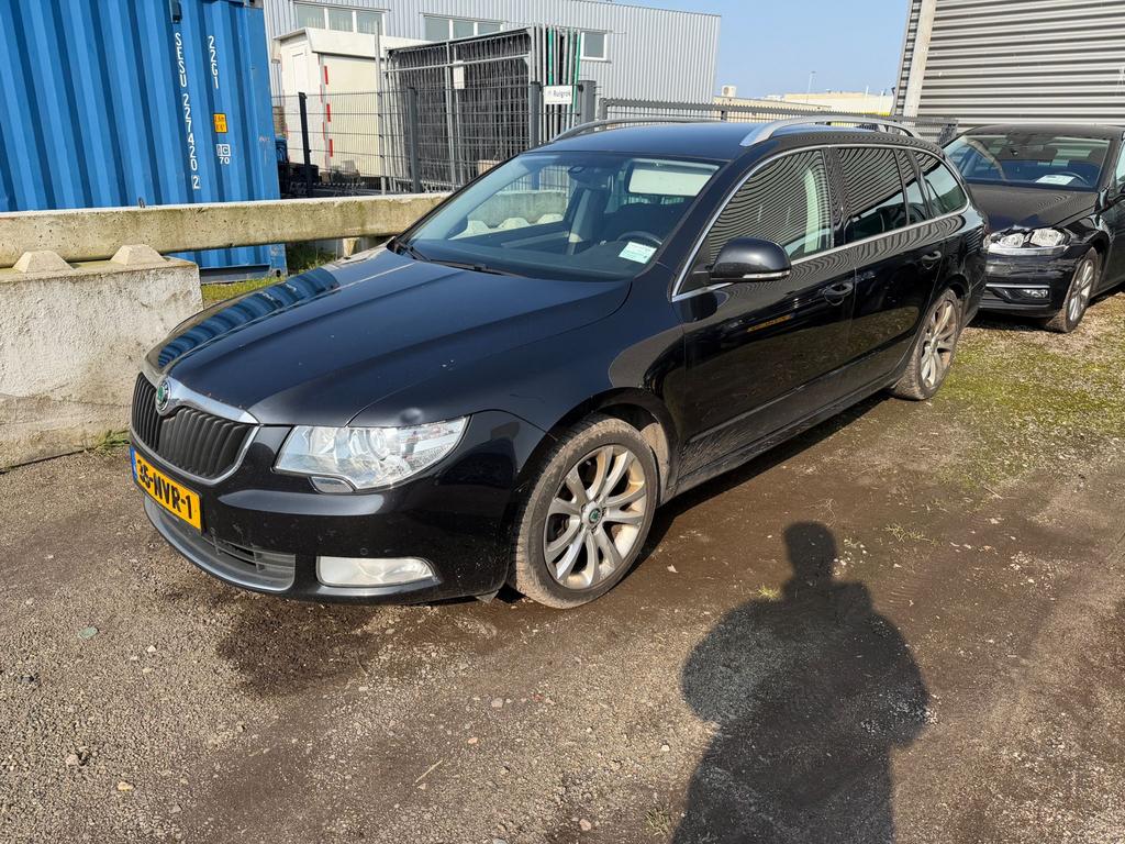 Skoda Superb 1.8 TSI 118KW Combi 2010 Zwart, Auto's, Skoda, Voorwielaandrijving, Stof, 4 cilinders, 700 kg