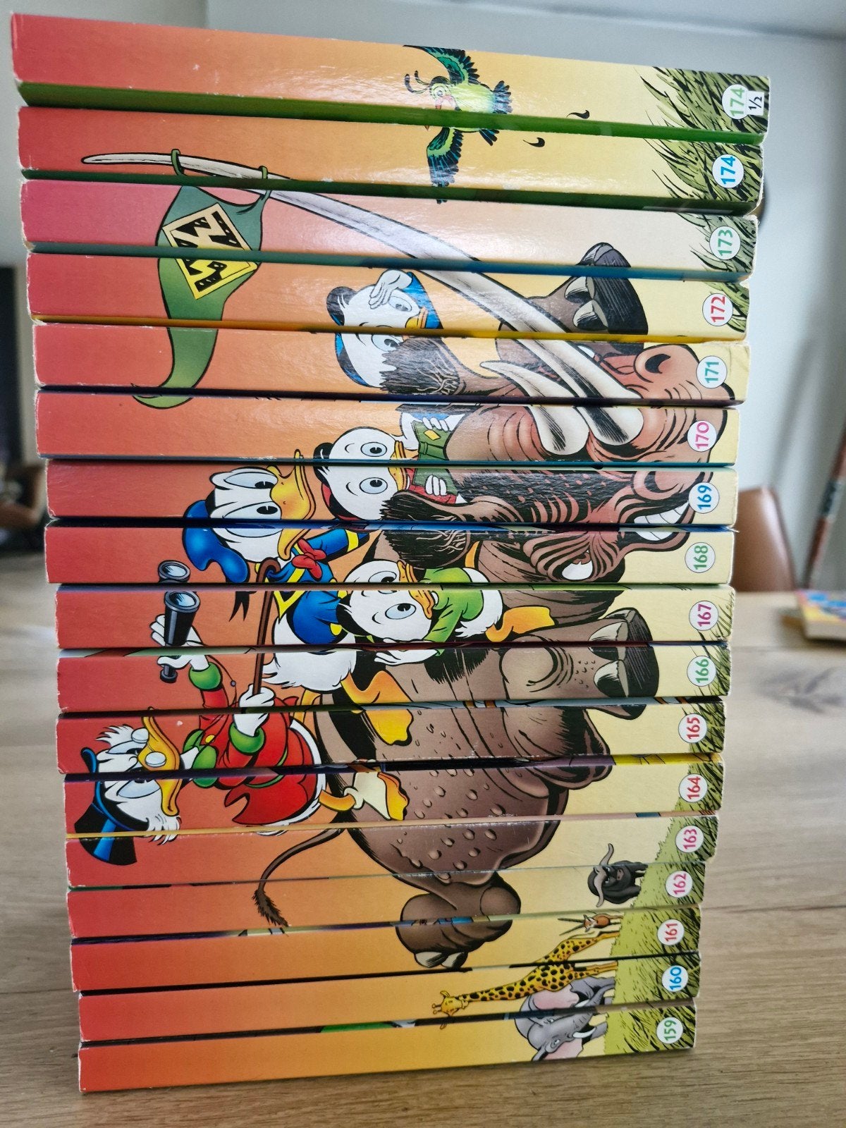 Donald duck pockets met complete rugtekening., Complete serie of reeks, Ophalen of Verzenden, Gelezen, Europa