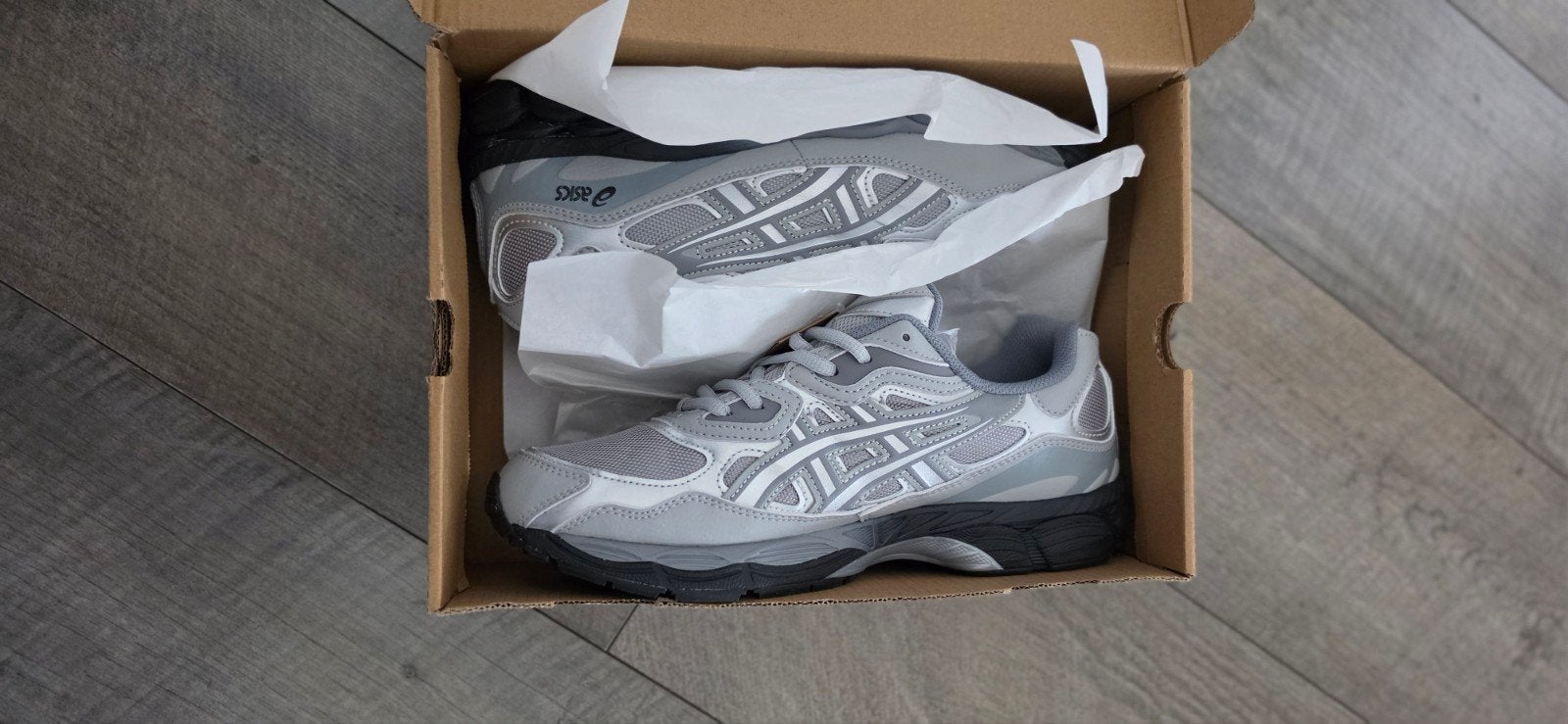 Asics Gel Silver Grey Maat 45 NIEUW, Overige kleuren, Nieuw, Ophalen of Verzenden, Sneakers of Gympen